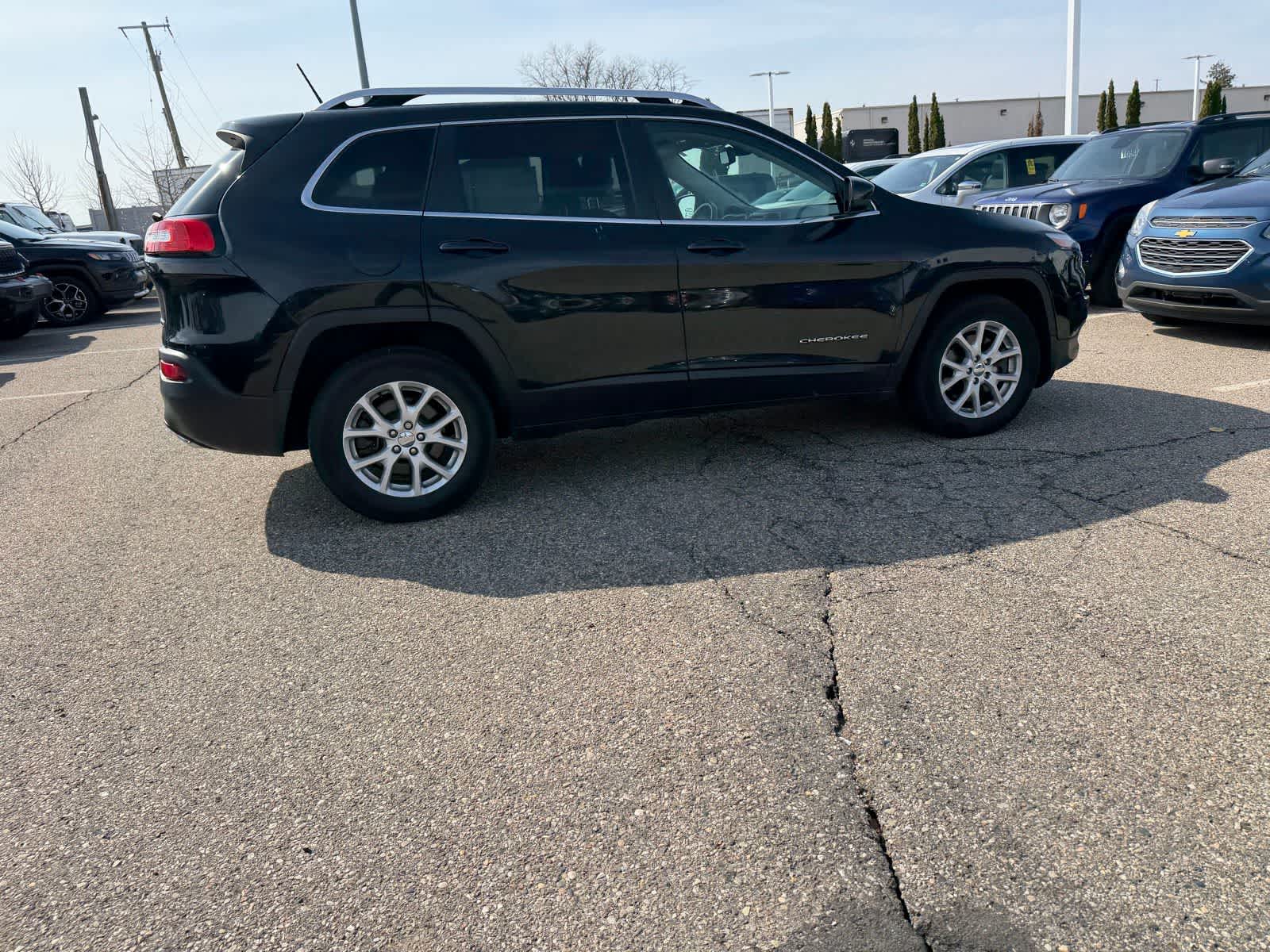 Thumbnail: 2015 Jeep Cherokee - 17