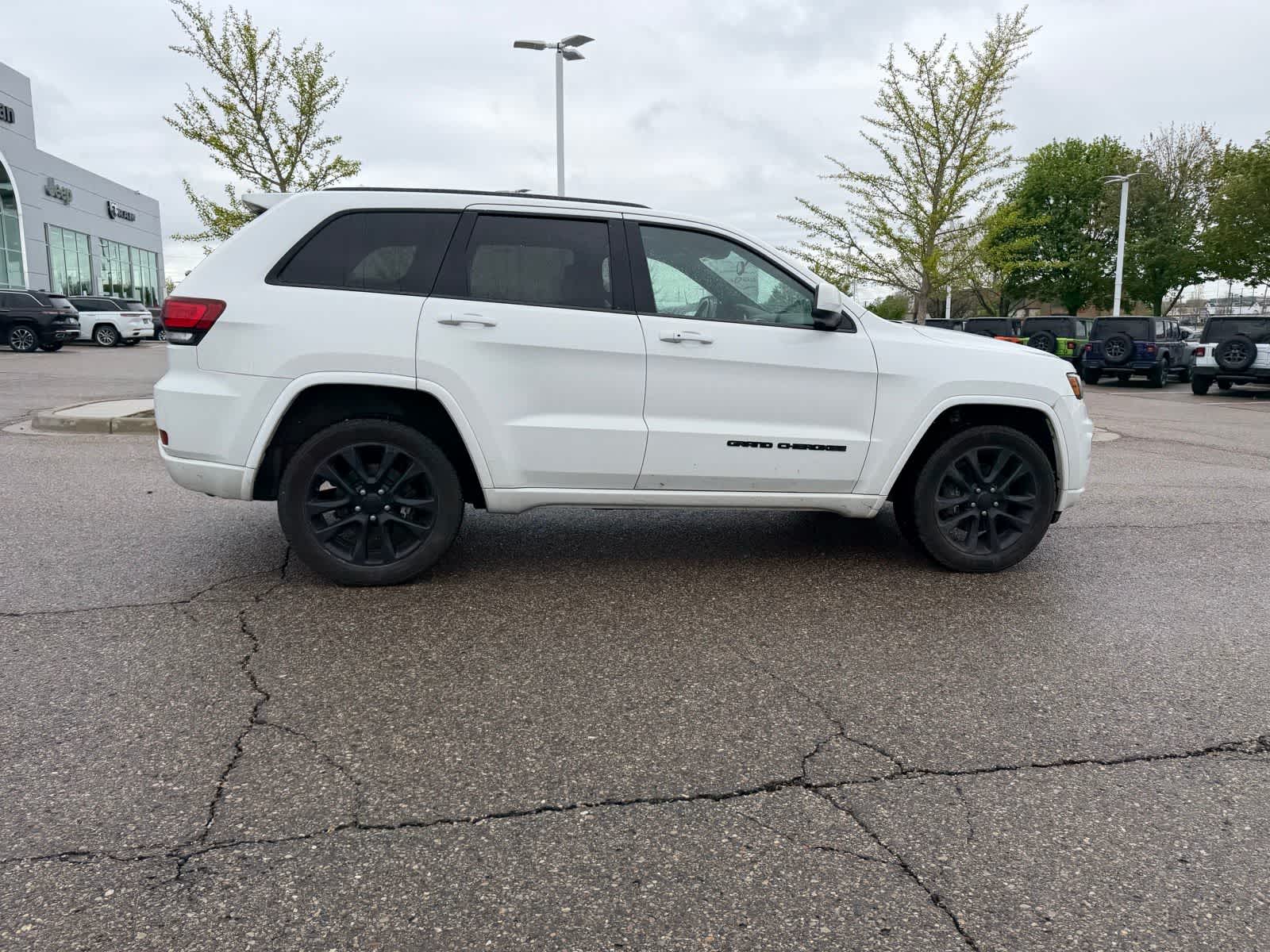 Thumbnail: 2021 Jeep Grand Cherokee - 12