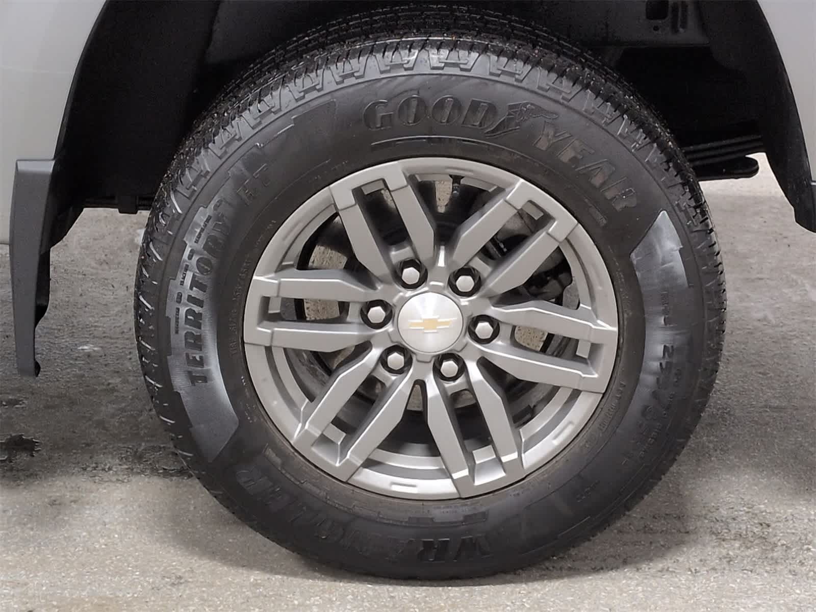 Thumbnail: 2023 Chevrolet Colorado - 14