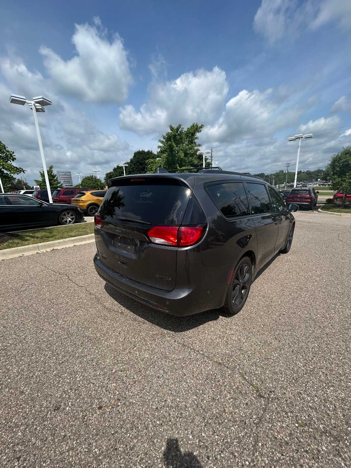 Thumbnail: 2019 Chrysler Pacifica - 16