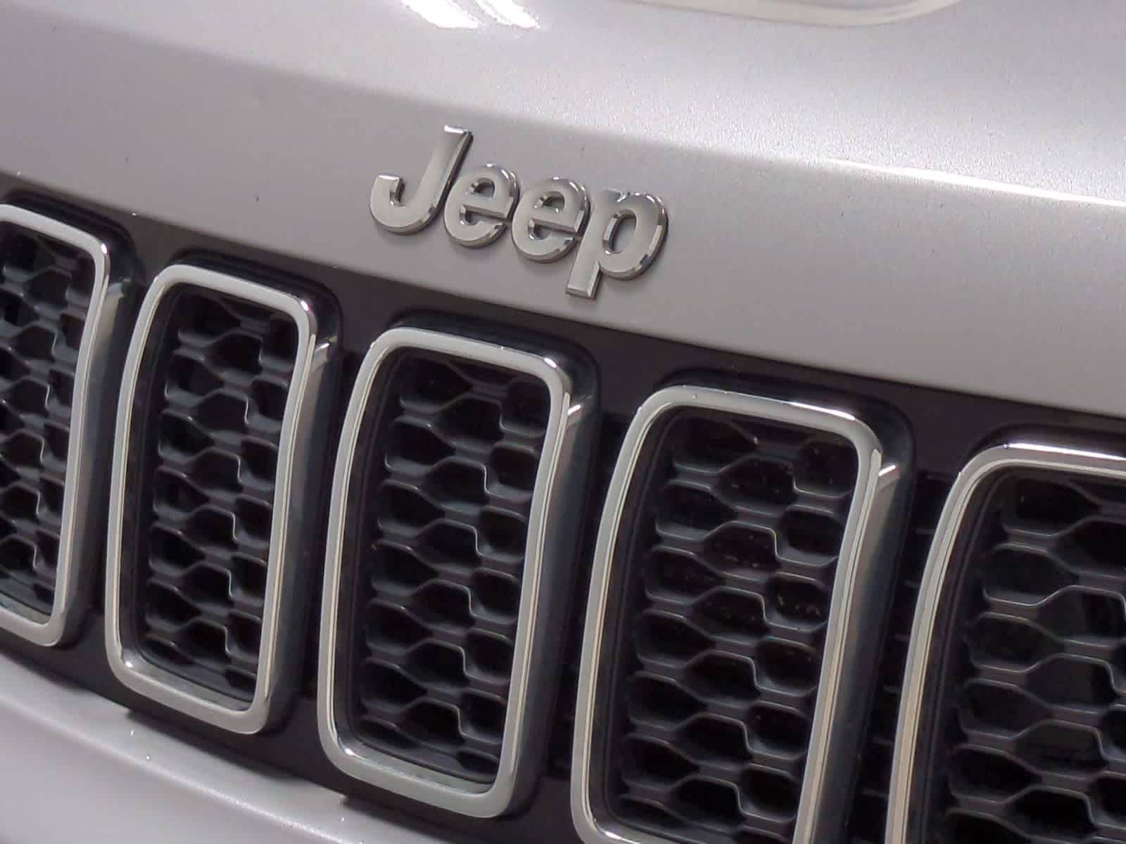 Thumbnail: 2019 Jeep Grand Cherokee - 12