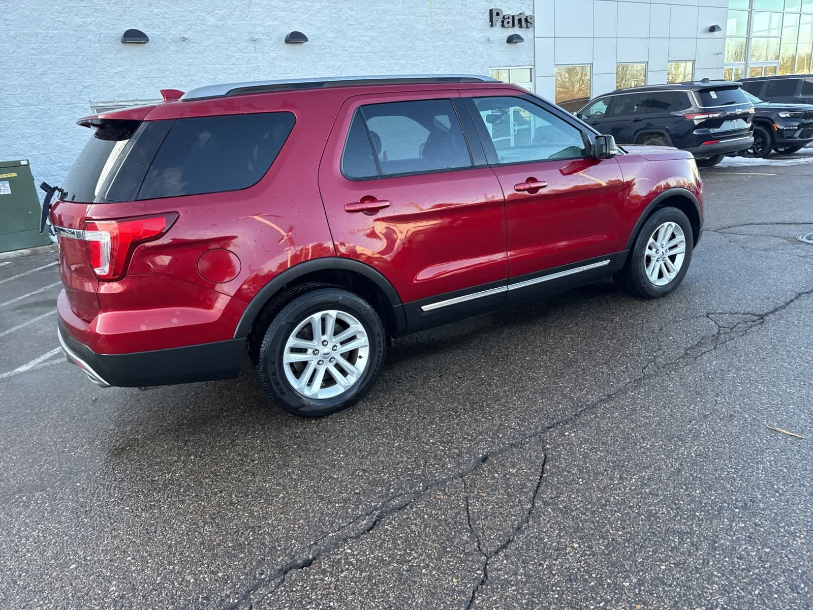 Thumbnail: 2017 Ford Explorer - 12