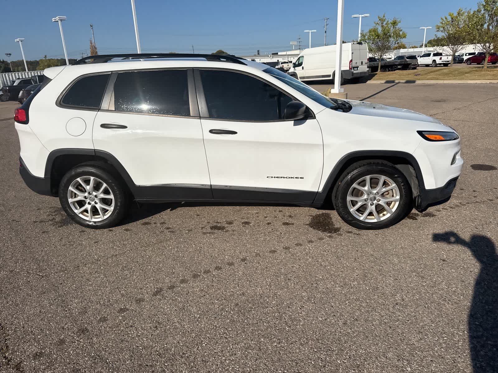 Thumbnail: 2016 Jeep Cherokee - 9