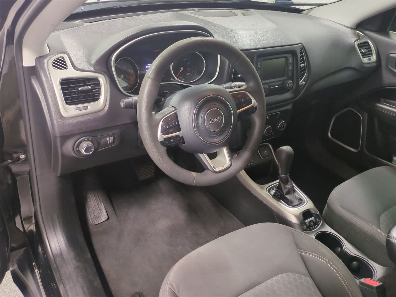 Thumbnail: 2018 Jeep Compass - 10