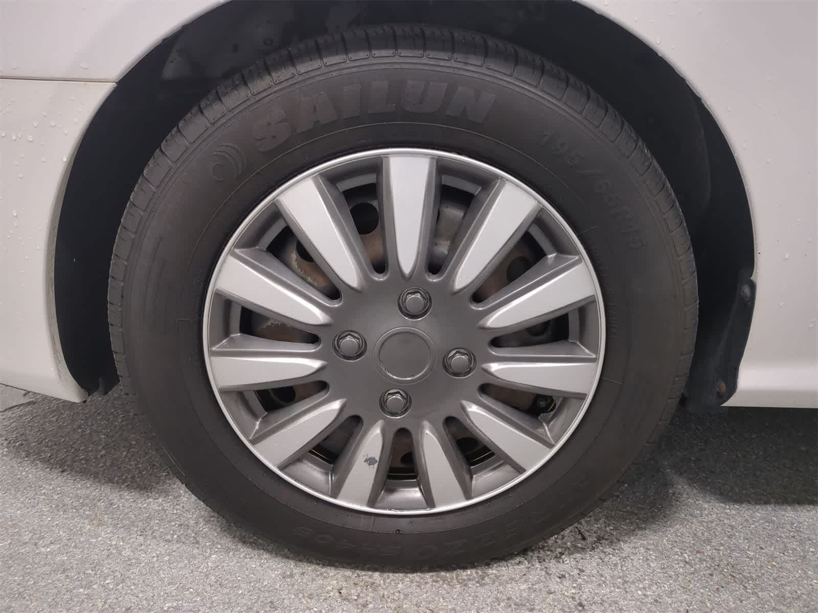 Thumbnail: 2010 Hyundai Elantra - 14