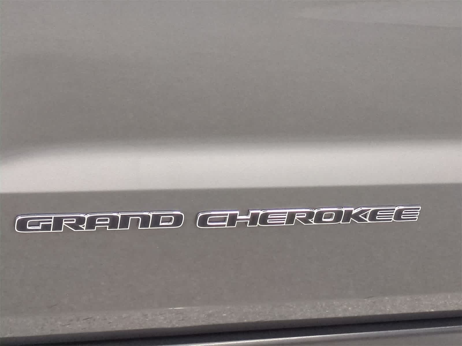 Thumbnail: 2017 Jeep Grand Cherokee - 13