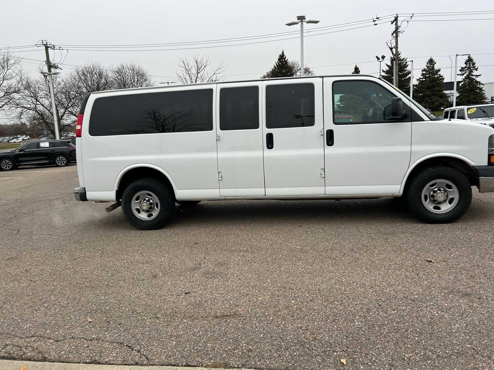 Thumbnail: 2016 Chevrolet Express - 10