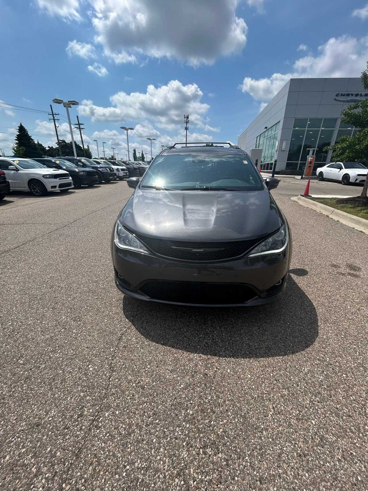 Thumbnail: 2019 Chrysler Pacifica - 5