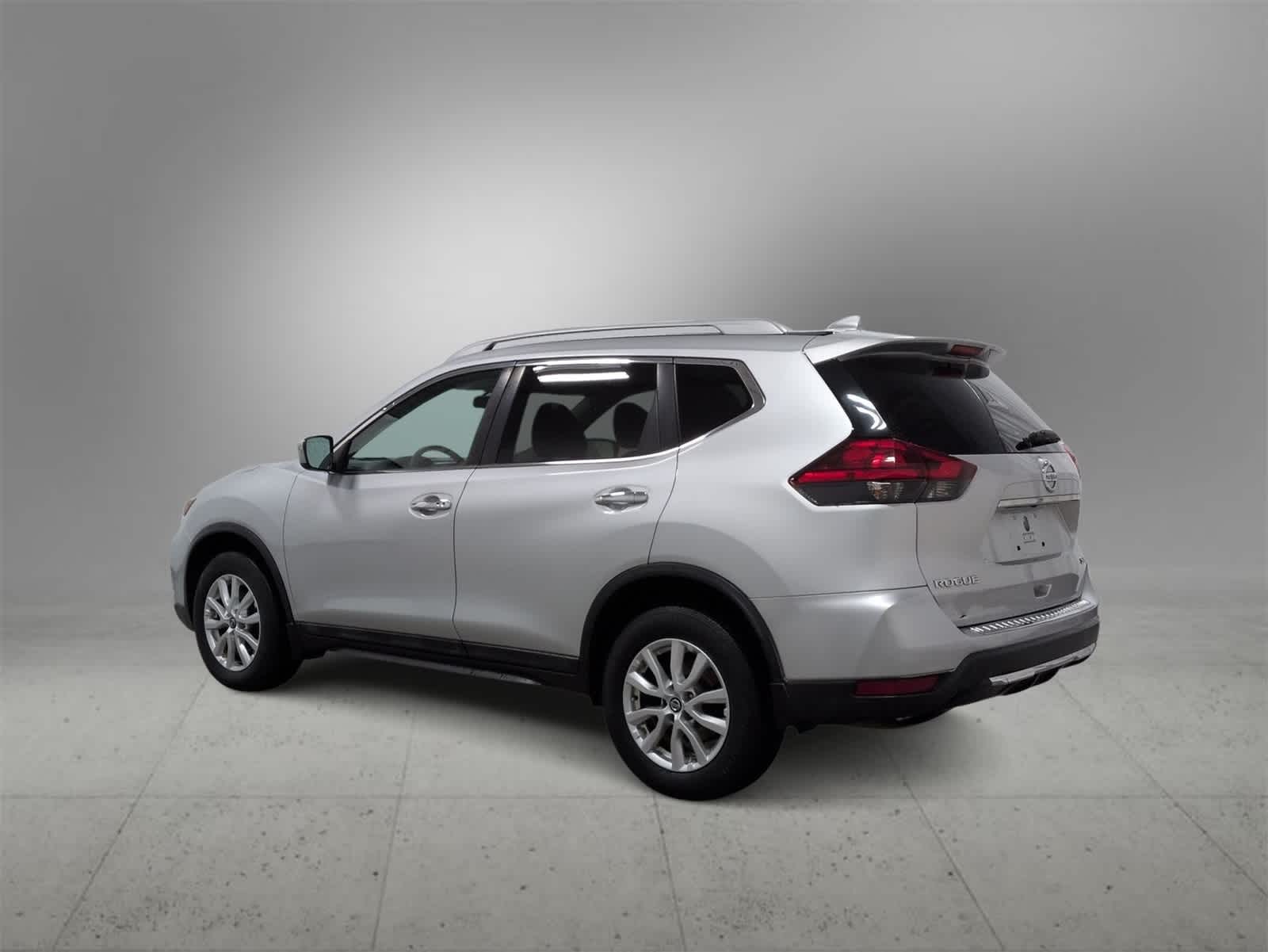 Thumbnail: 2017 Nissan Rogue - 6