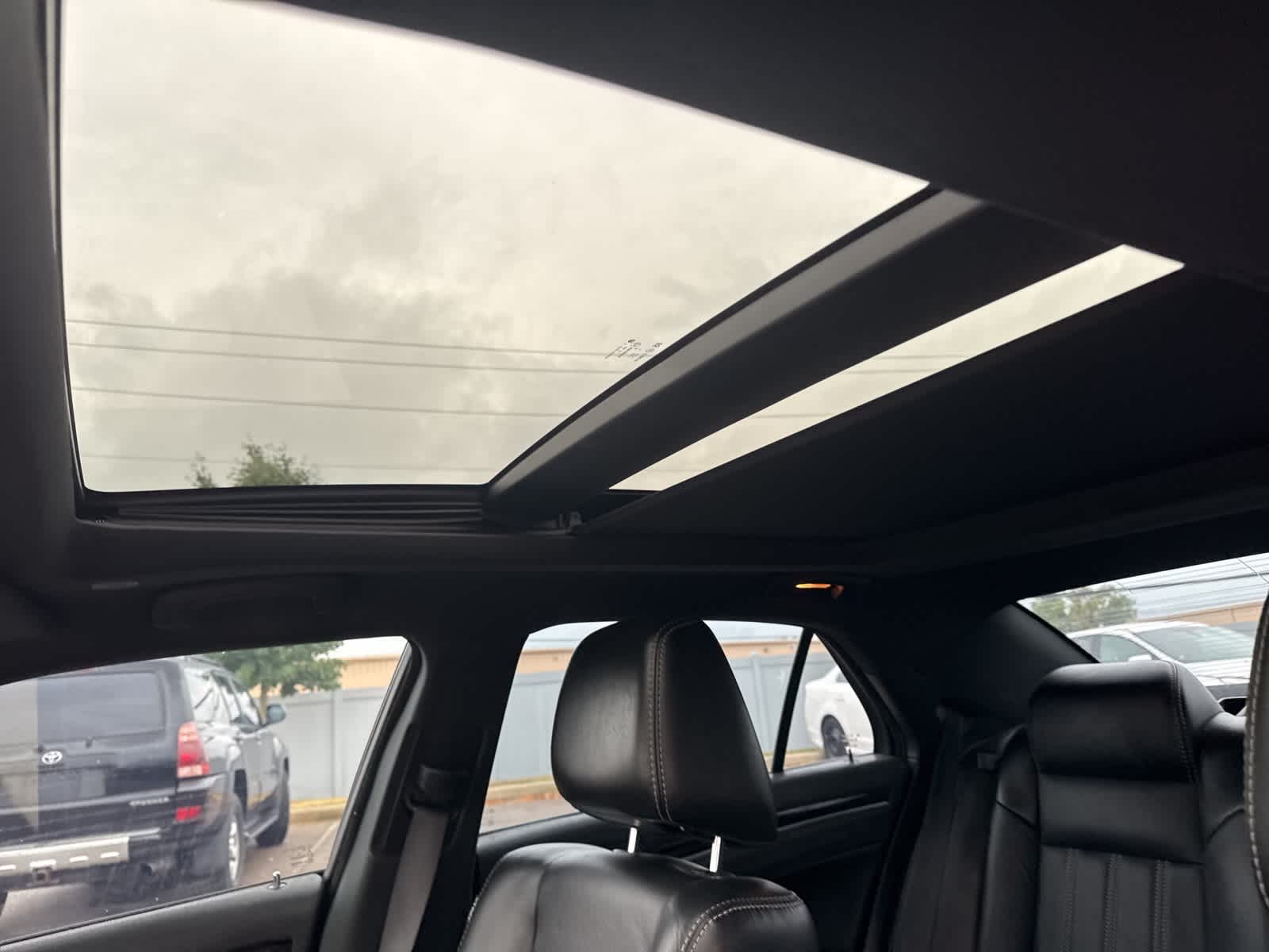 Thumbnail: 2018 Chrysler 300 - 31