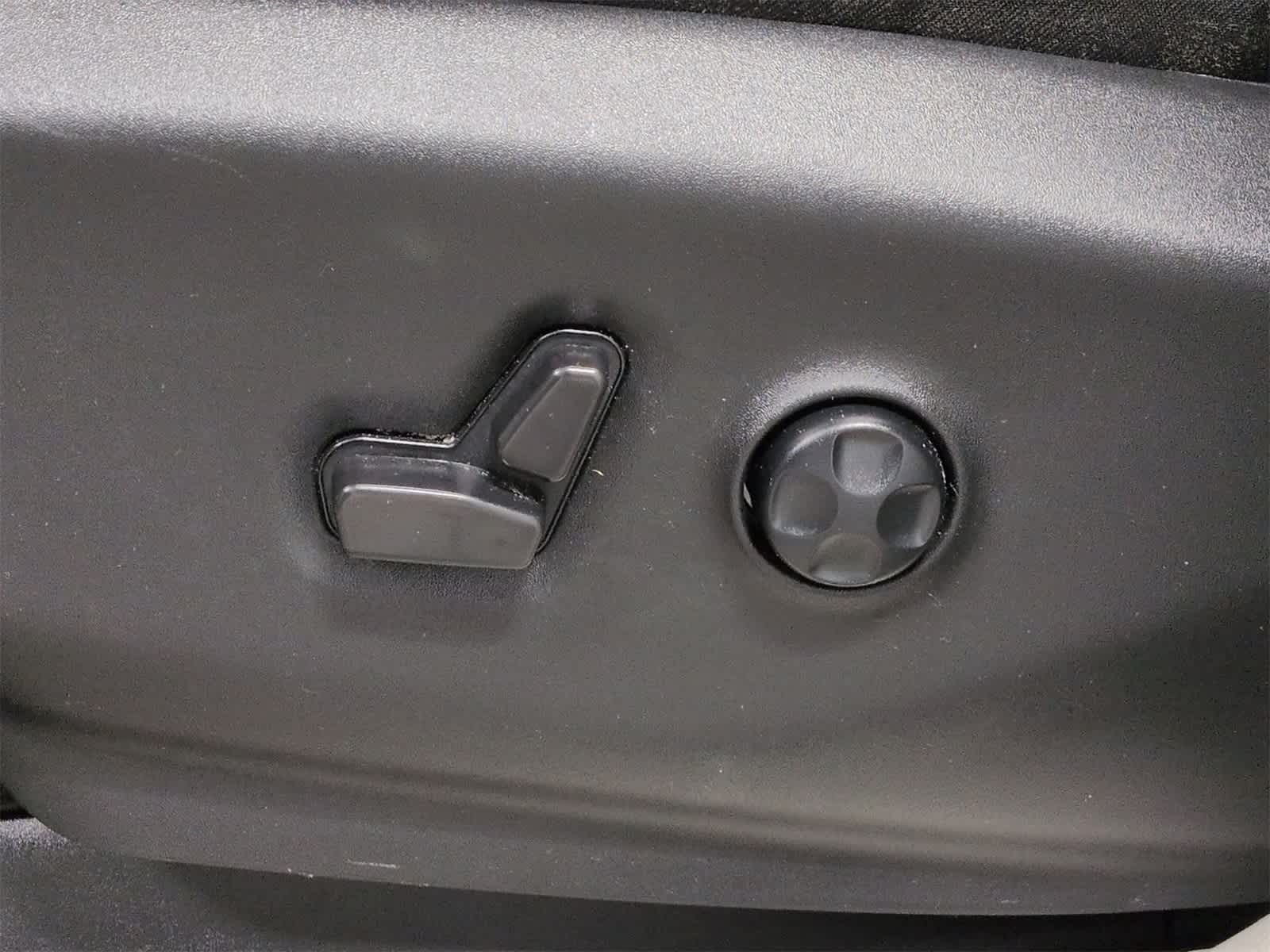 Thumbnail: 2024 Chrysler Pacifica - 18