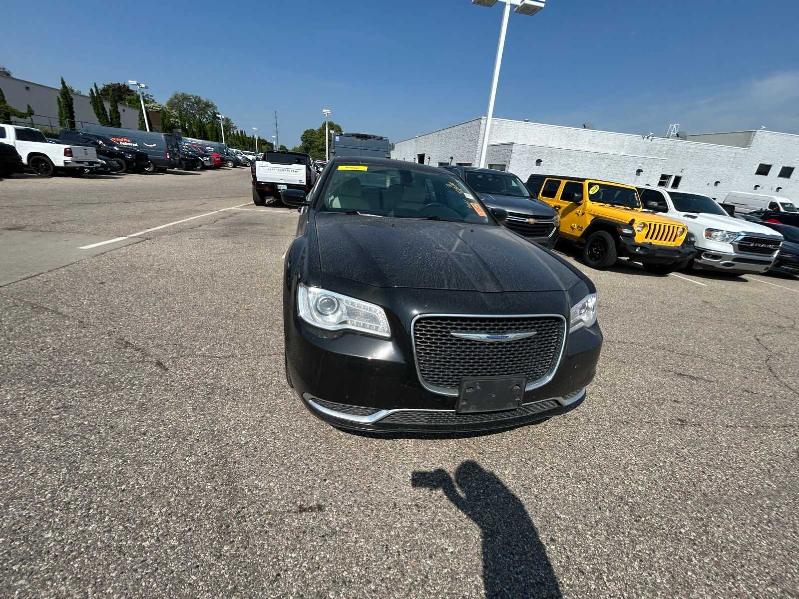 Thumbnail: 2023 Chrysler 300 - 8