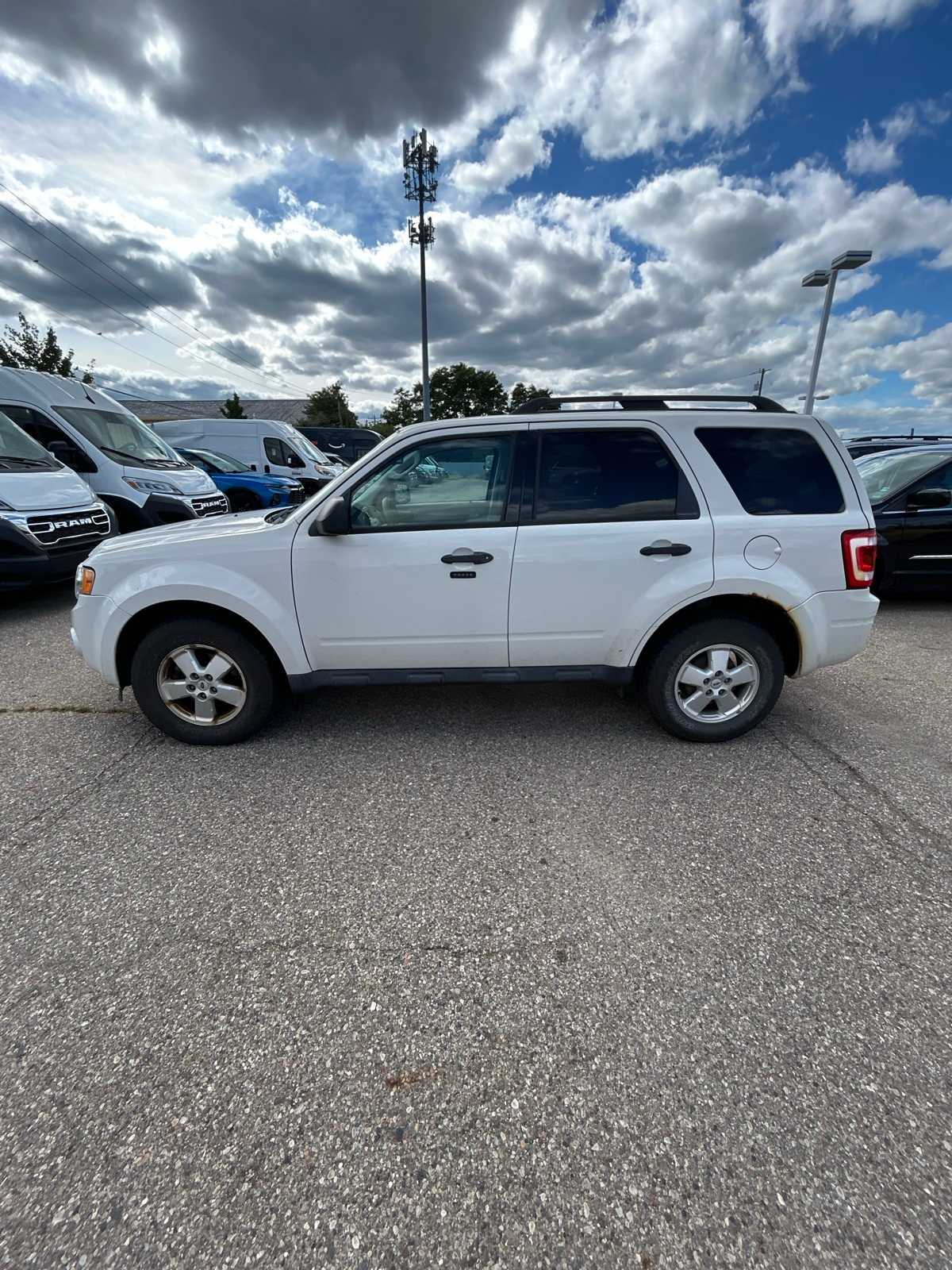 Thumbnail: 2011 Ford Escape - 26