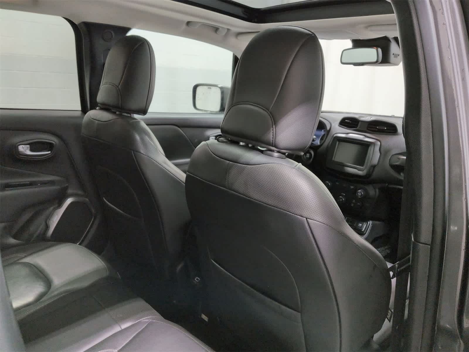 Thumbnail: 2019 Jeep Renegade - 18