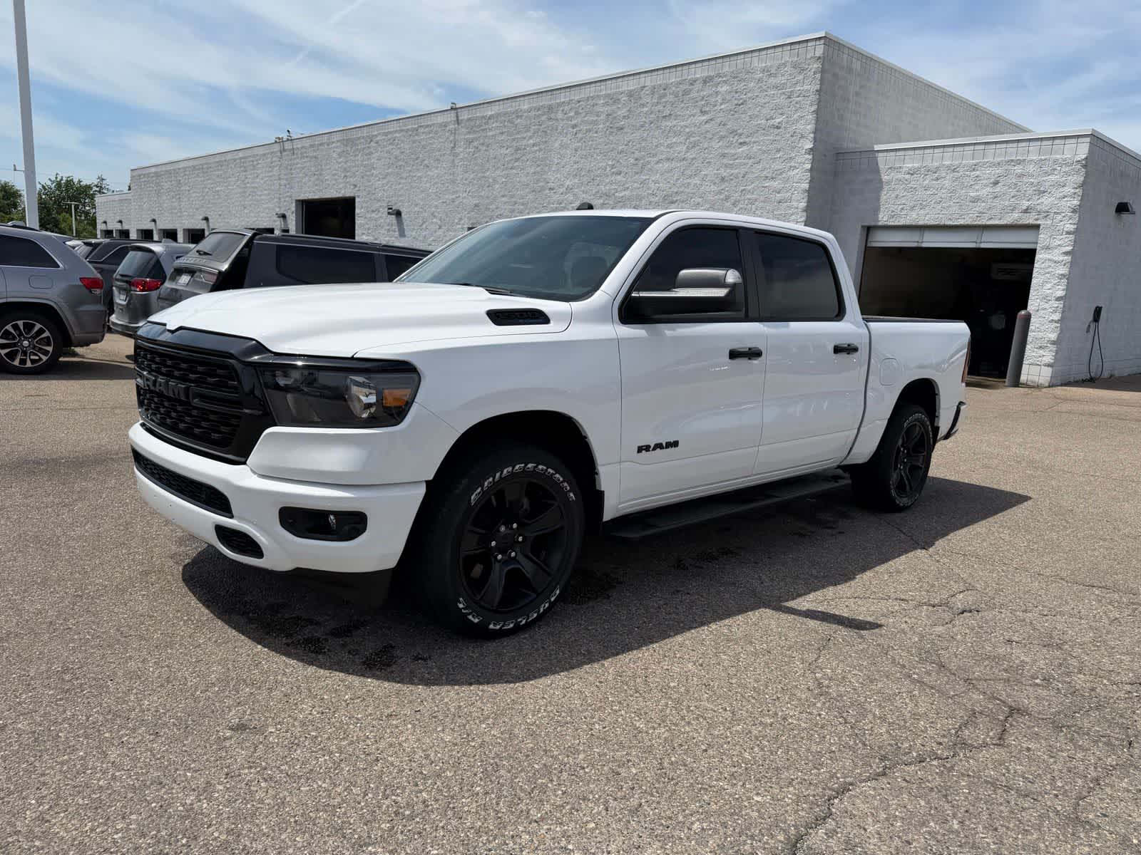 2023 RAM 1500 Big Horn/Lone Star 4x4 Crew Cab 5'7's photo