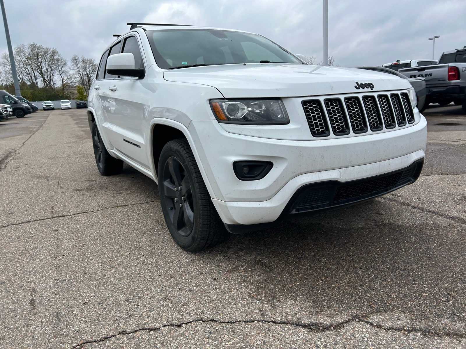 Thumbnail: 2015 Jeep Grand Cherokee - 6