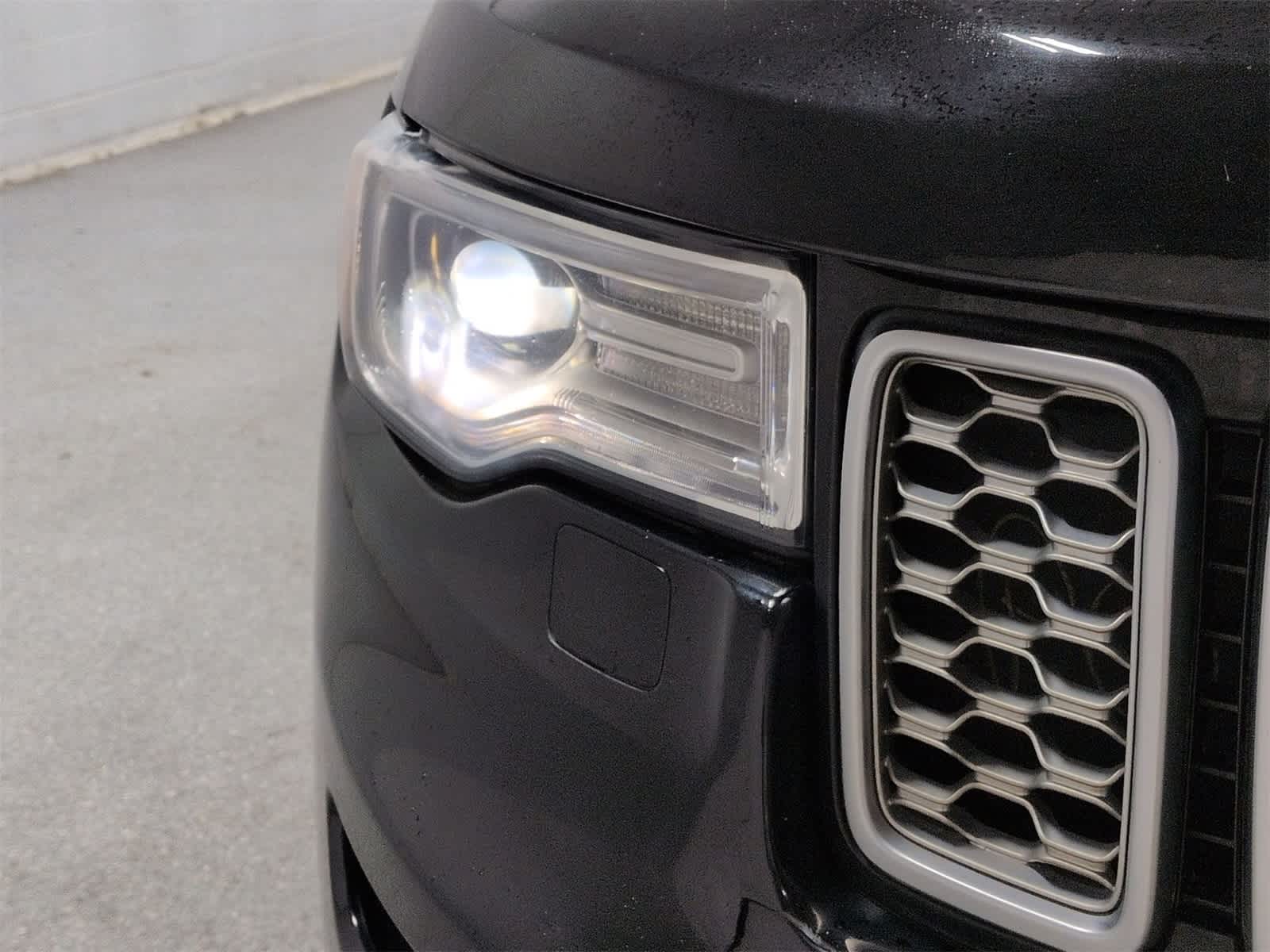 Thumbnail: 2017 Jeep Grand Cherokee - 11