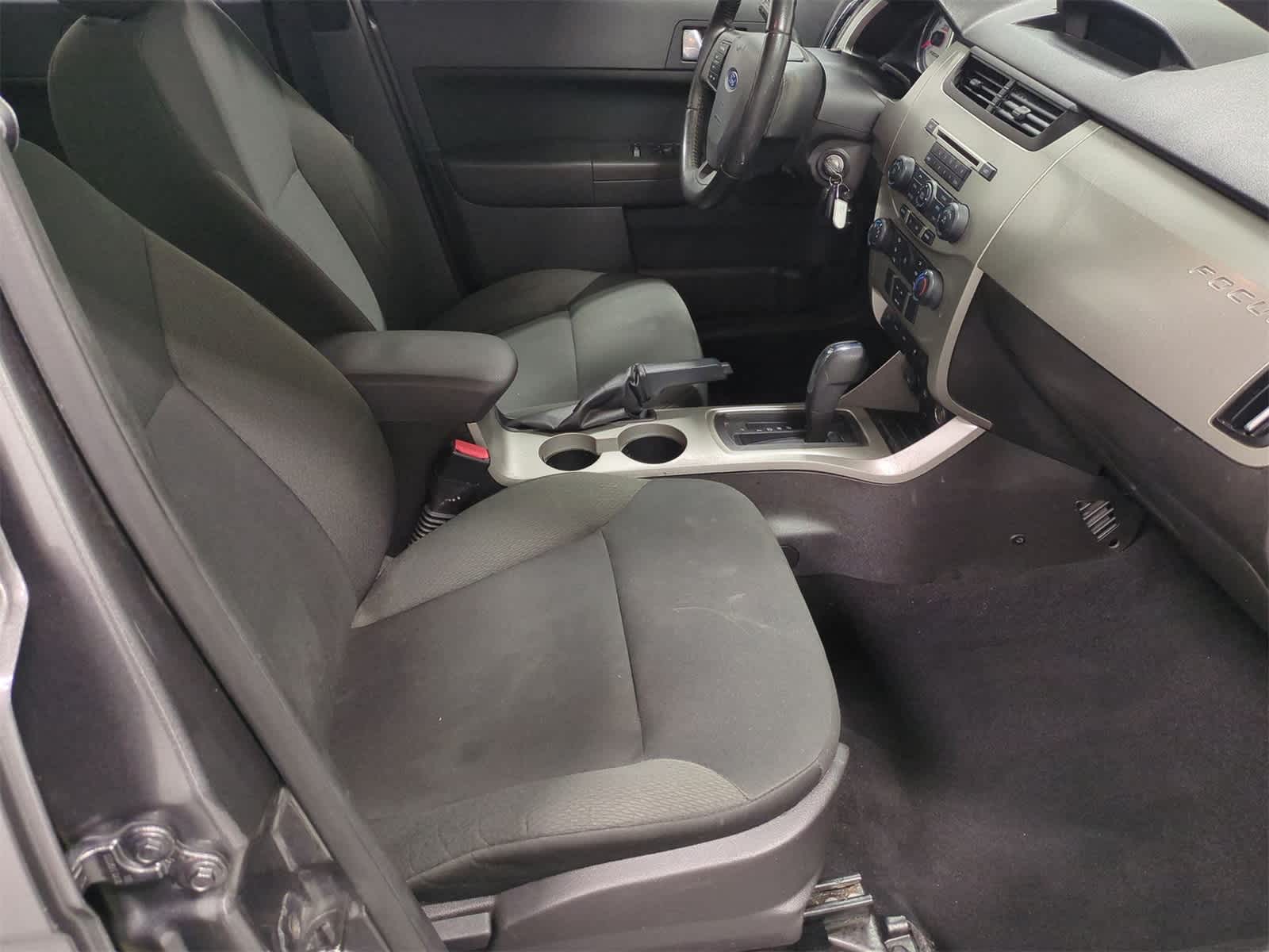 Thumbnail: 2010 Ford Focus - 22