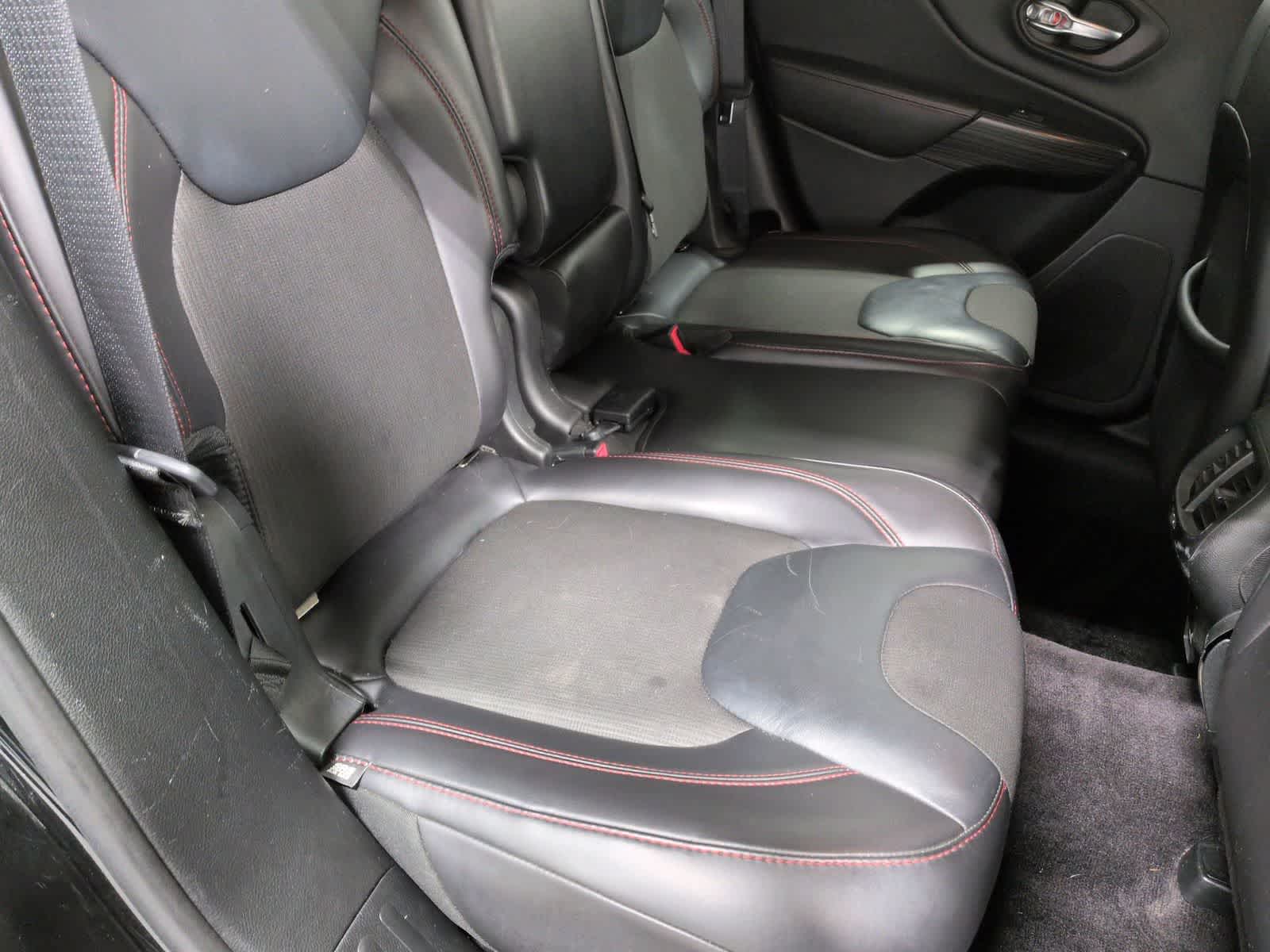 Thumbnail: 2017 Jeep Cherokee - 21