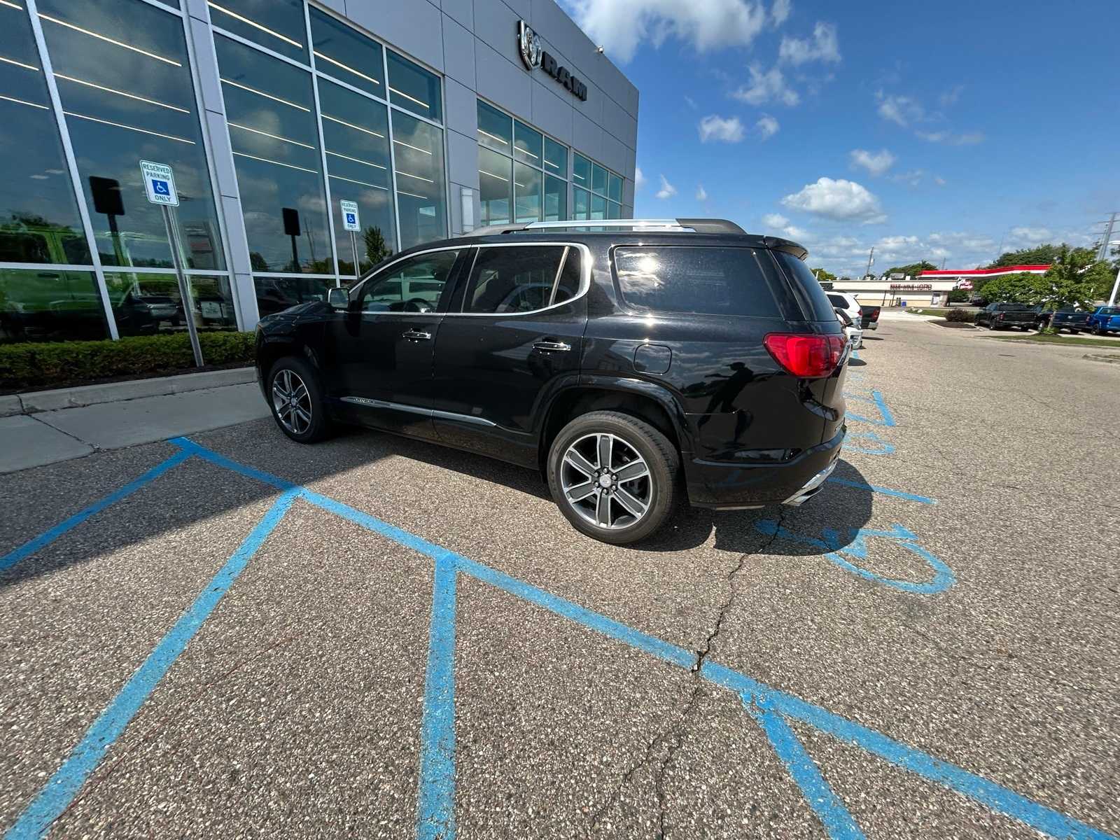 Thumbnail: 2019 GMC Acadia - 24