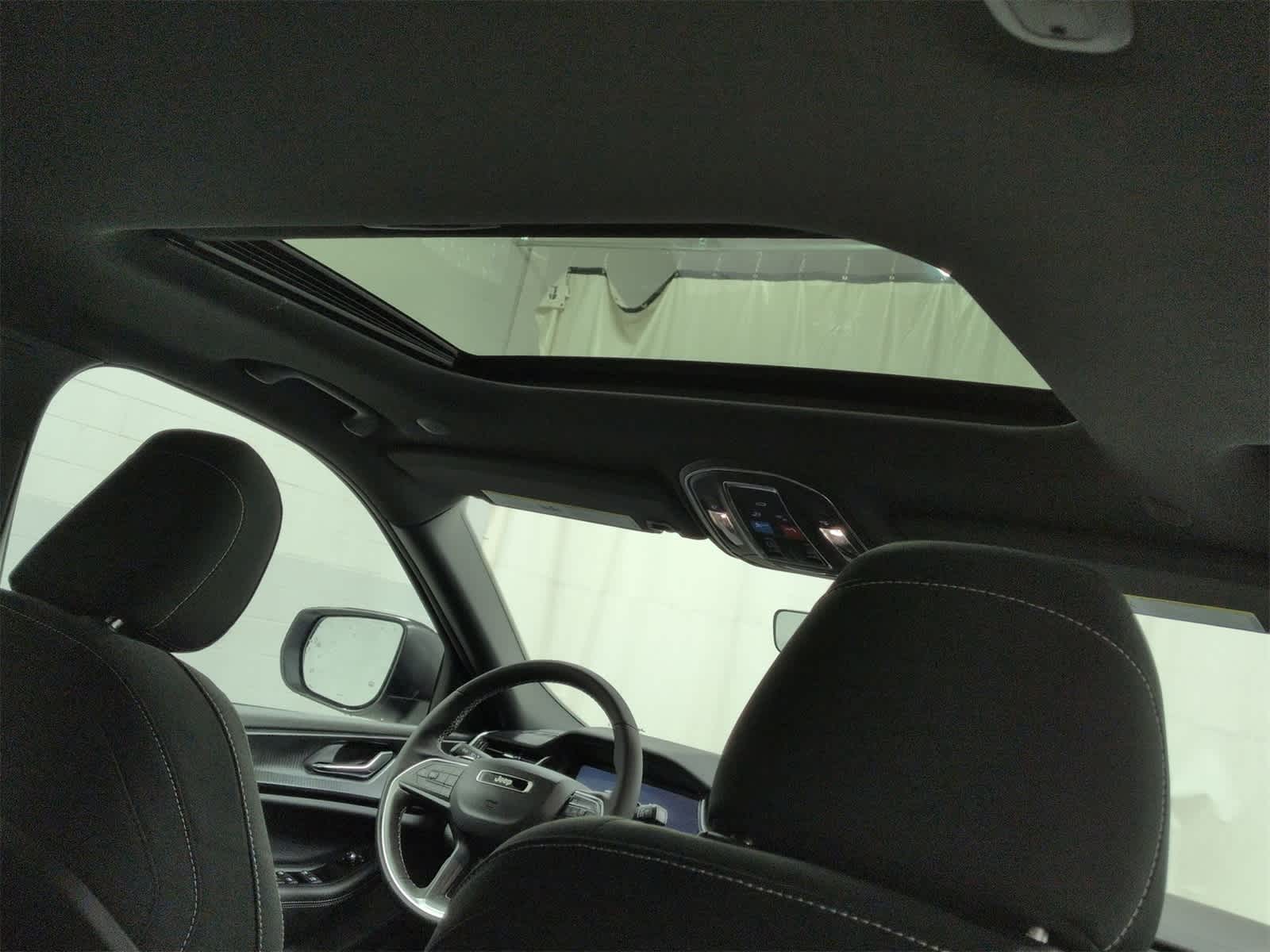 Thumbnail: 2025 Jeep Grand Cherokee - 23