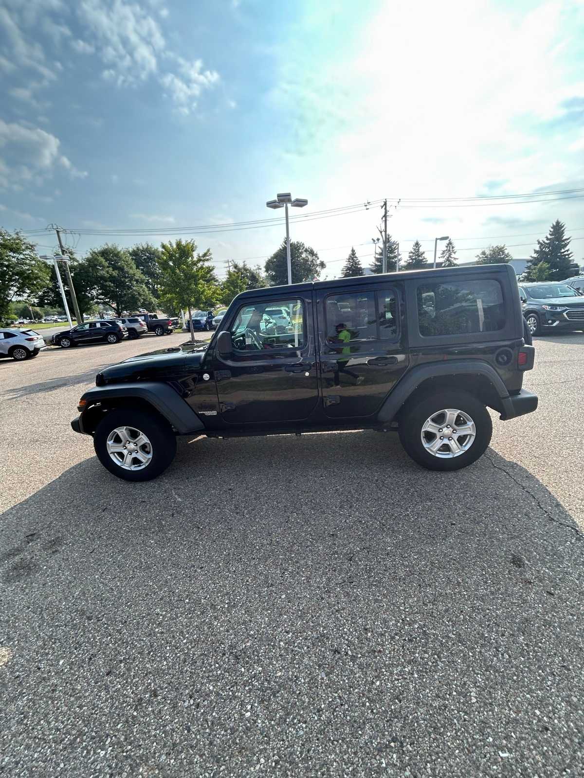 Thumbnail: 2021 Jeep Wrangler - 26