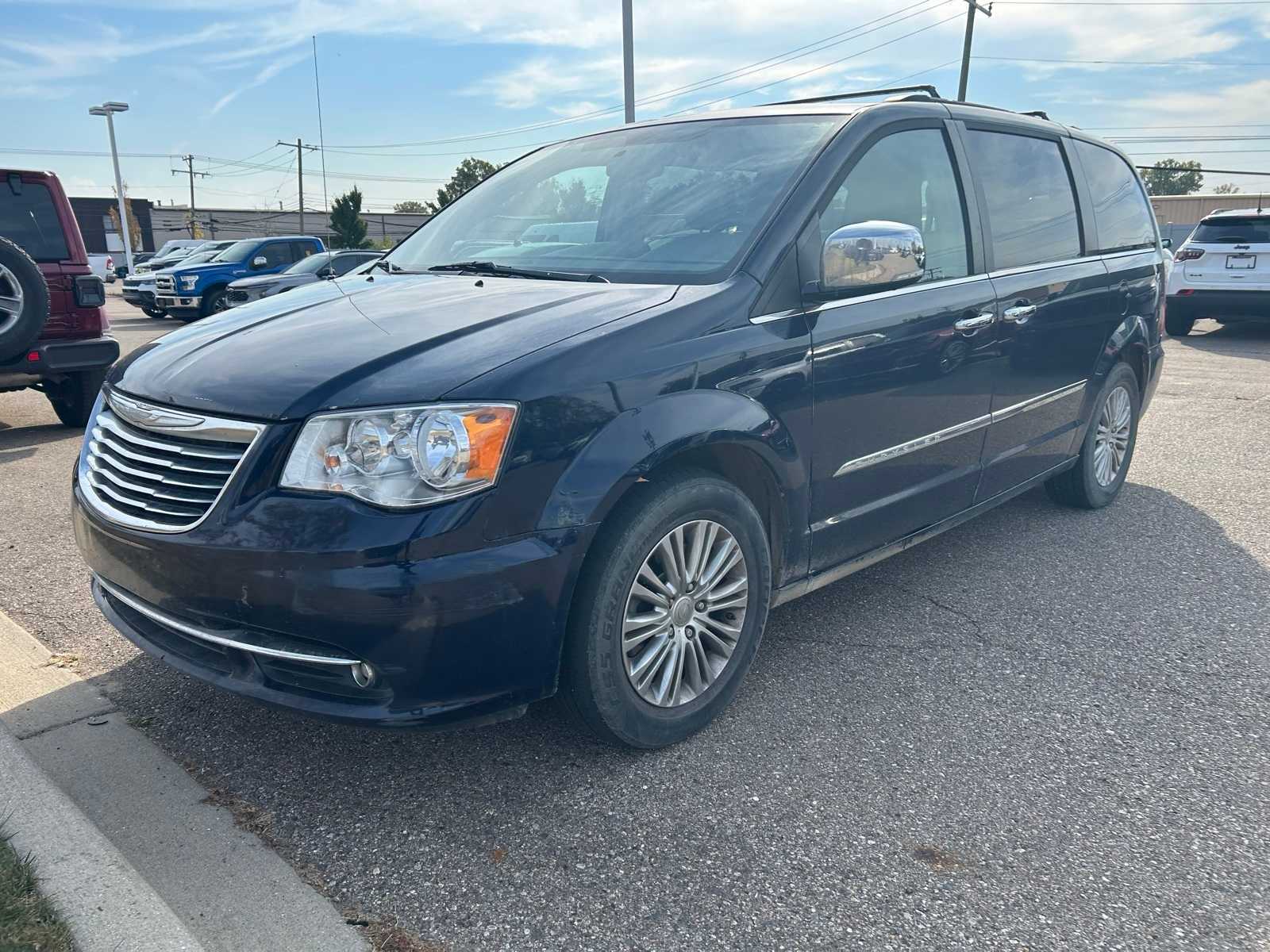 2016 Chrysler Town & Country Touring -
                  Farmington Hills, MI