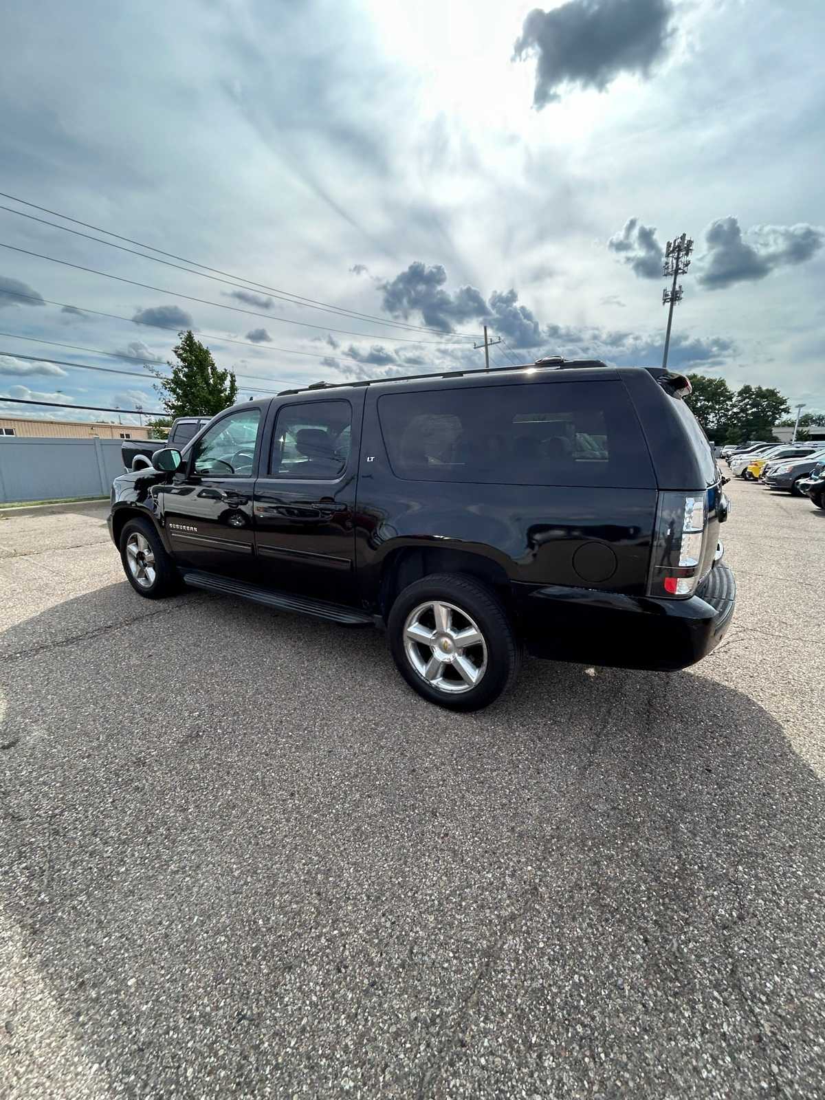 Thumbnail: 2011 Chevrolet Suburban - 25