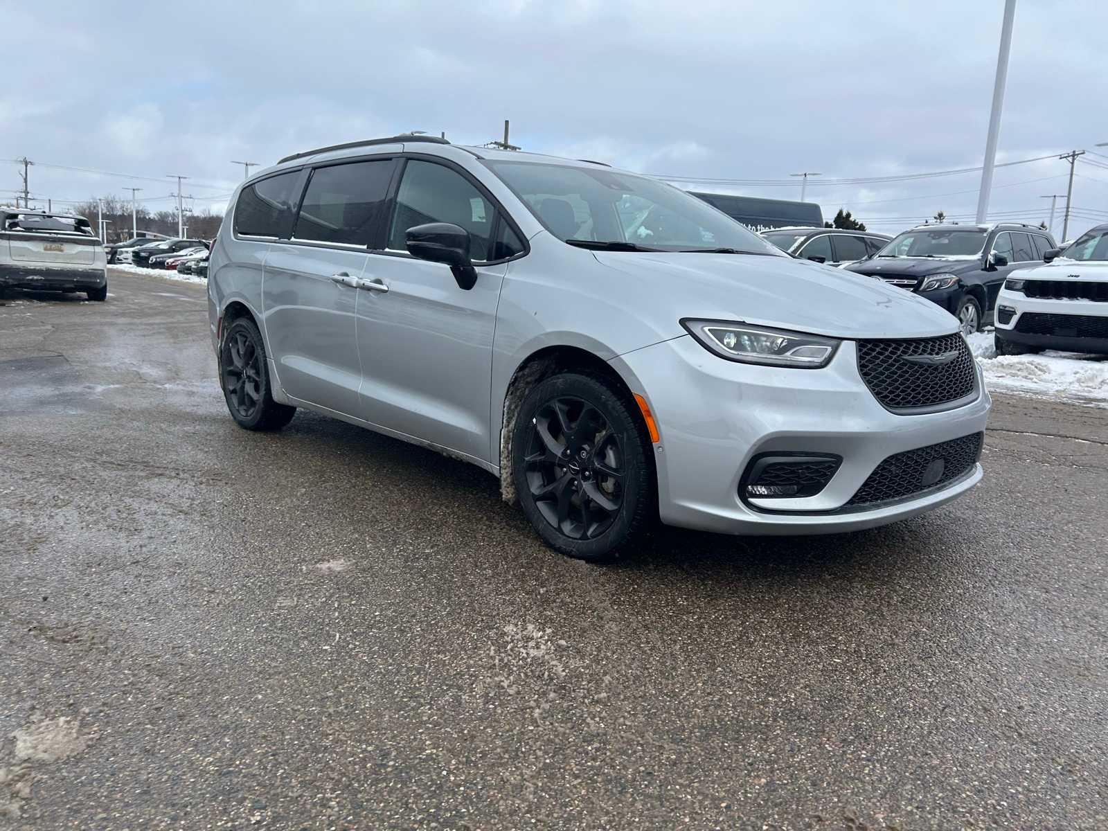 Thumbnail: 2023 Chrysler Pacifica - 11