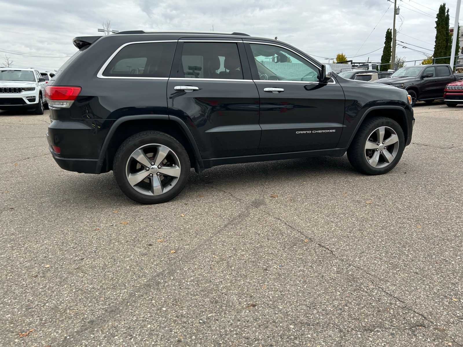 Thumbnail: 2015 Jeep Grand Cherokee - 14