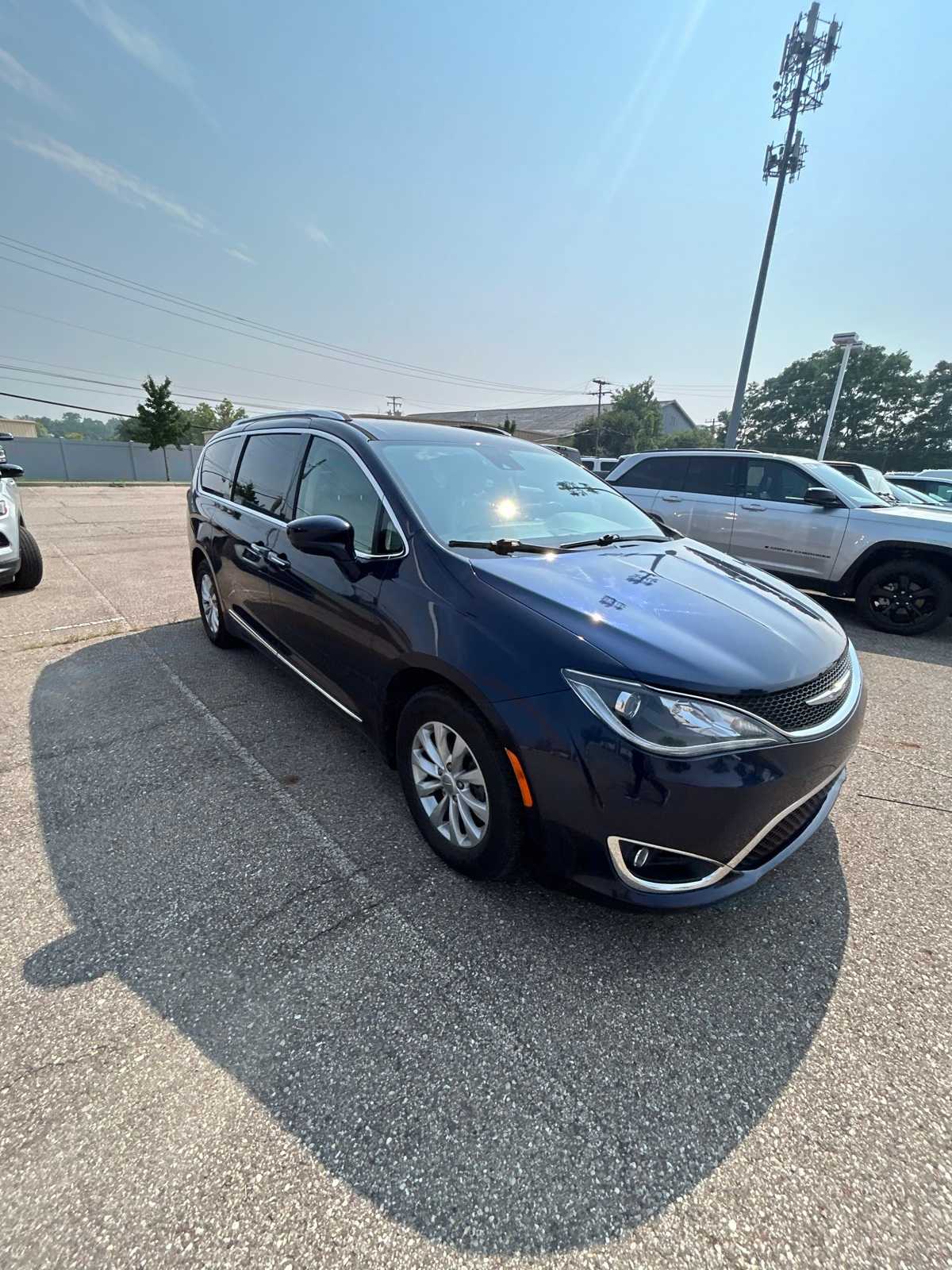 Thumbnail: 2018 Chrysler Pacifica - 8