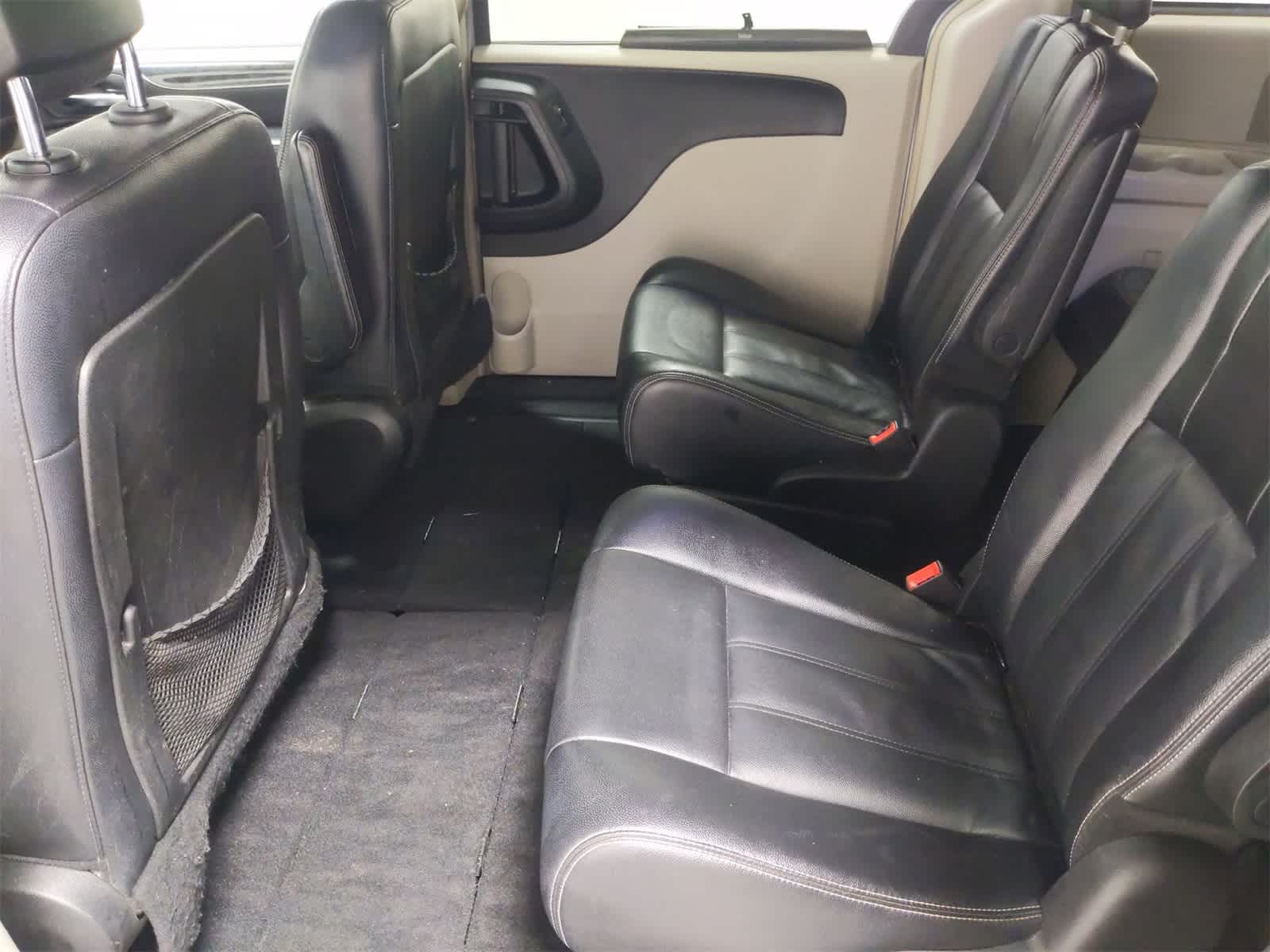 Thumbnail: 2014 Chrysler Town & Country - 20