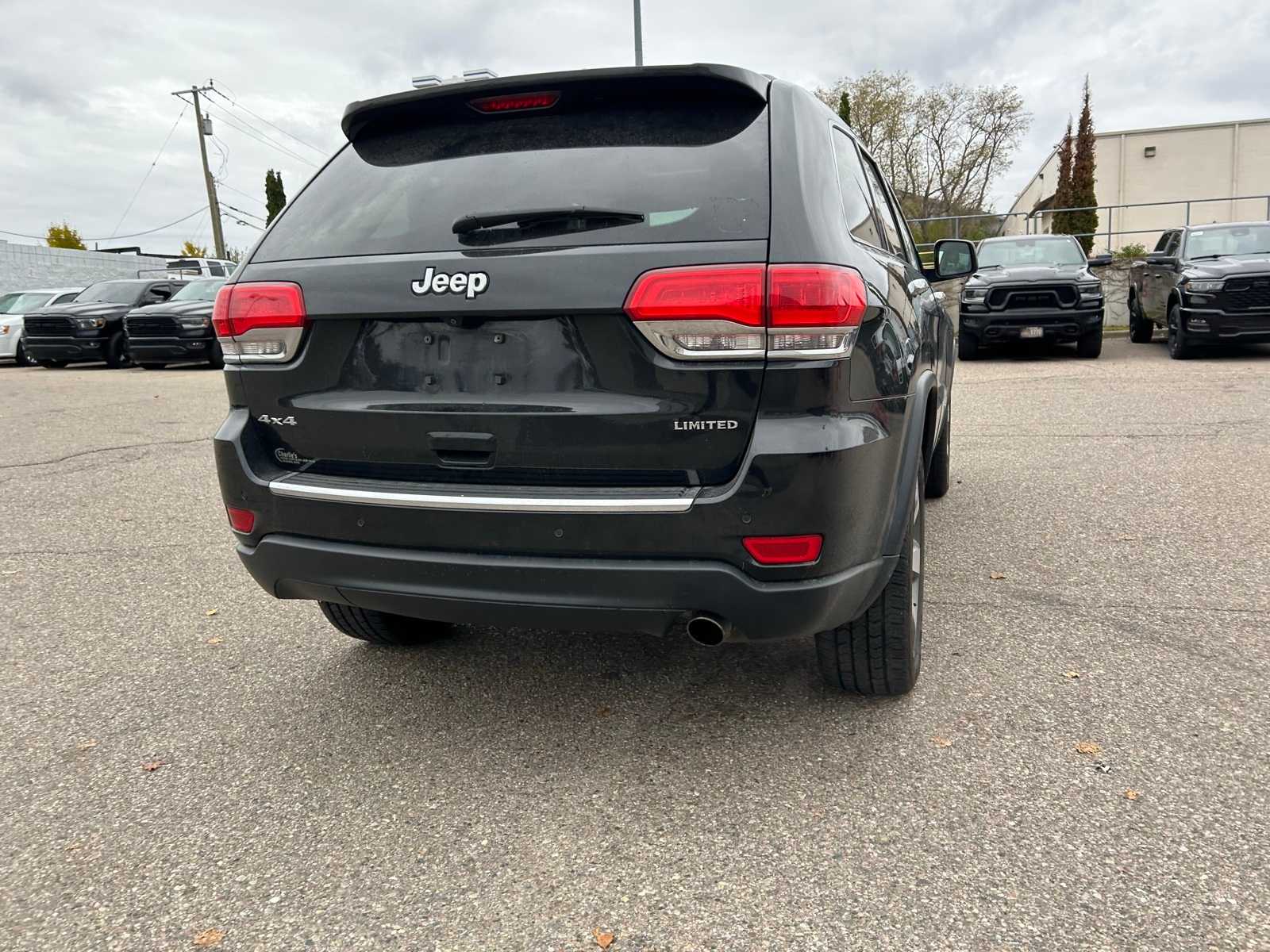 Thumbnail: 2015 Jeep Grand Cherokee - 16