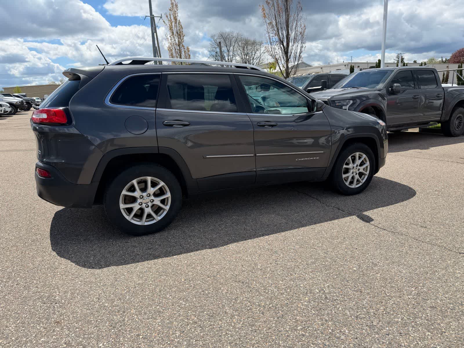 Thumbnail: 2015 Jeep Cherokee - 18