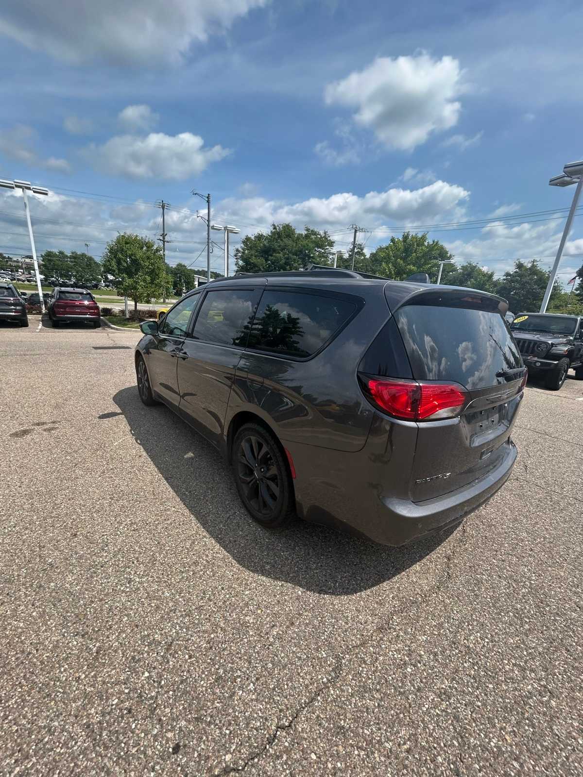 Thumbnail: 2019 Chrysler Pacifica - 23