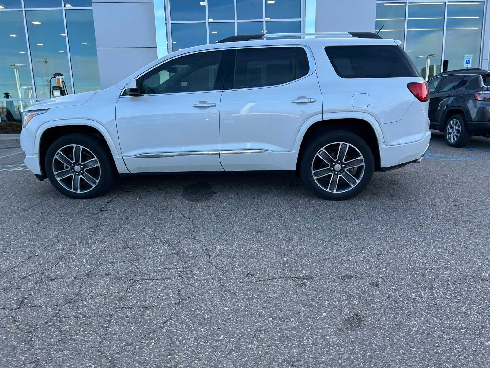 Thumbnail: 2019 GMC Acadia - 24
