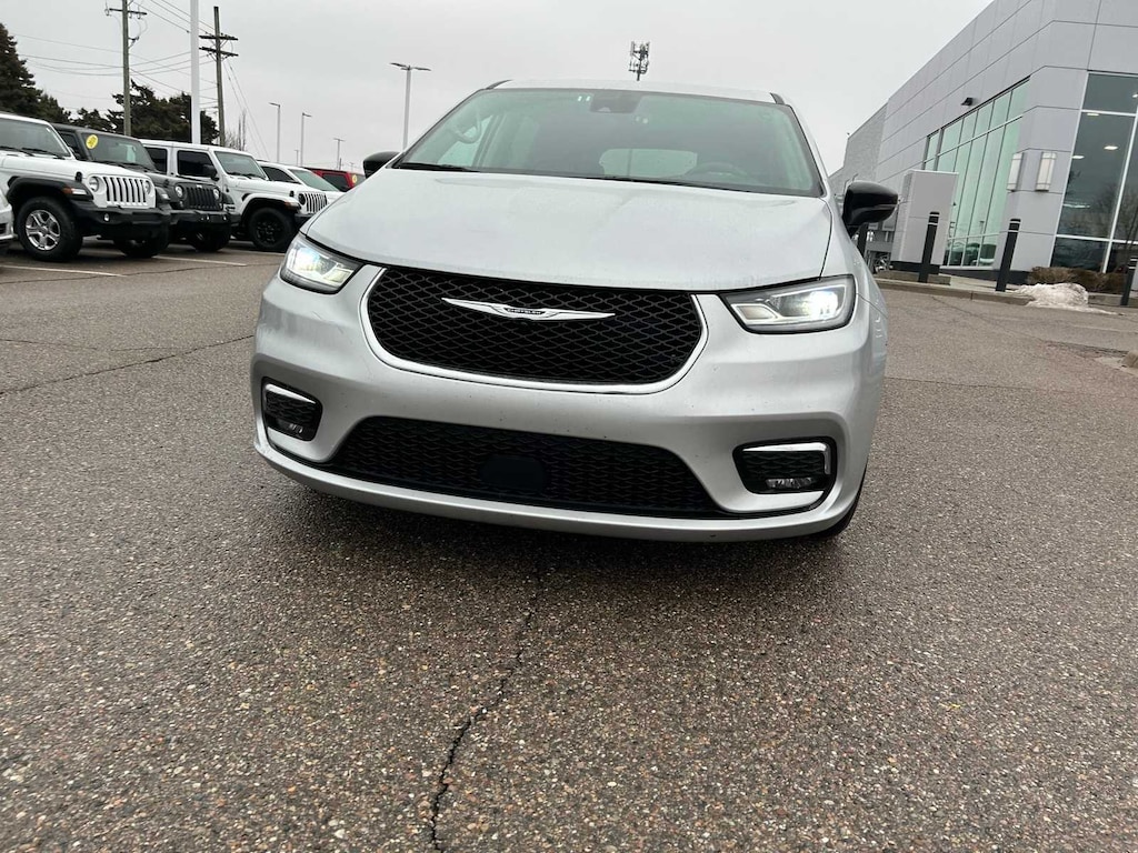 Used 2024 Chrysler Pacifica Touring L Van