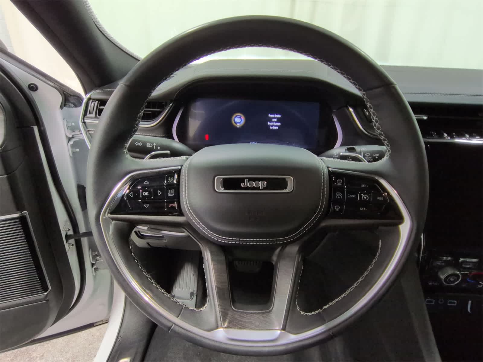 Thumbnail: 2023 Jeep Grand Cherokee L - 25