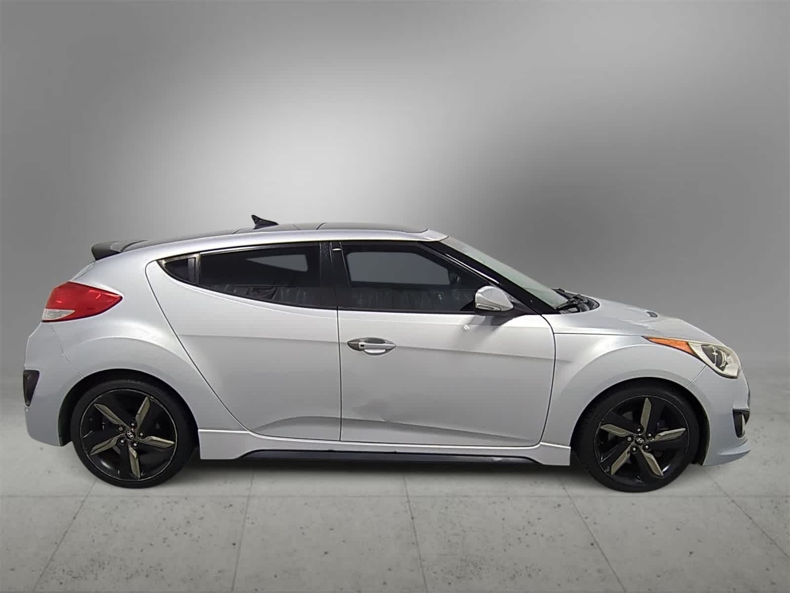 Thumbnail: 2015 Hyundai Veloster - 9
