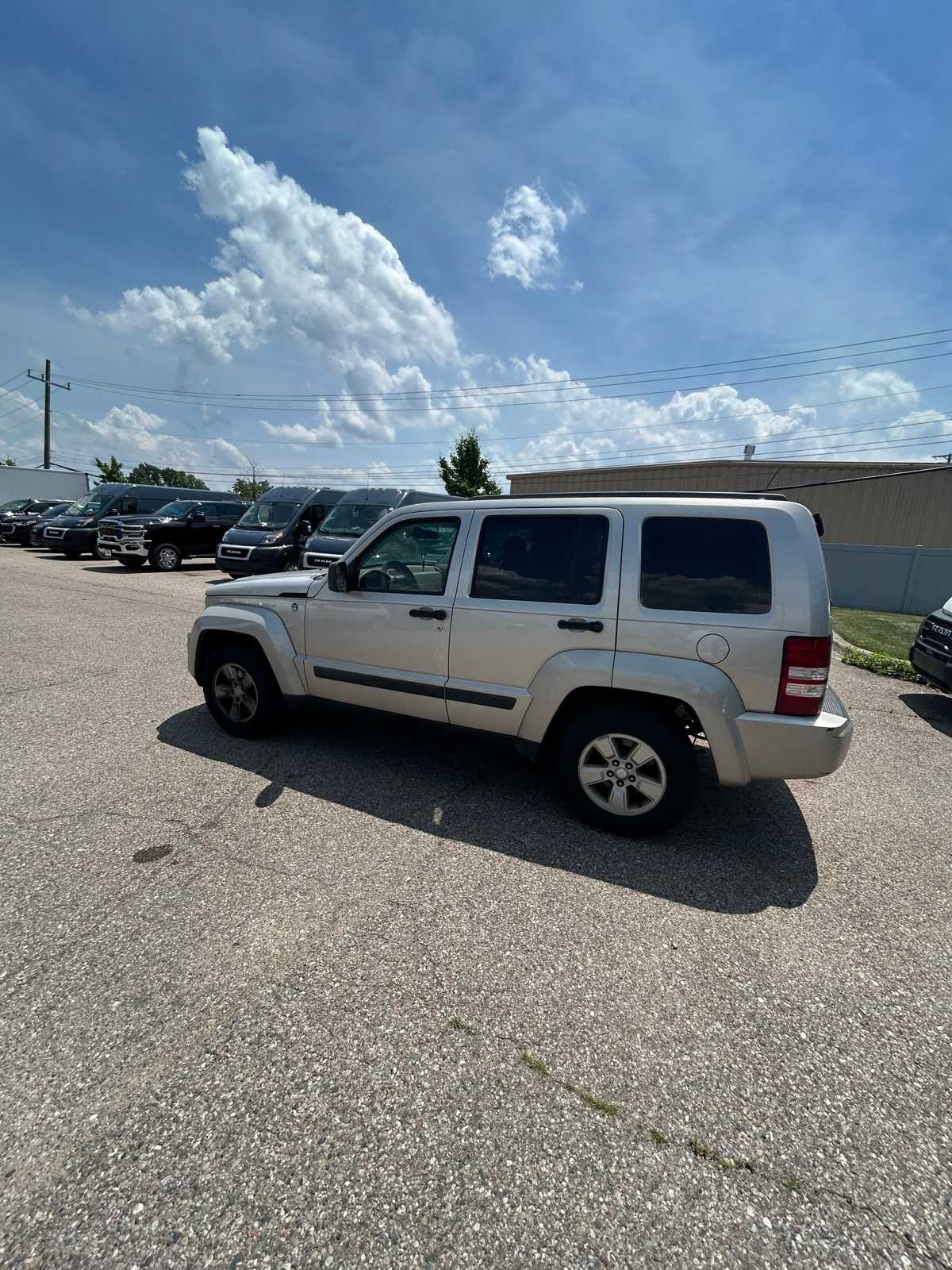 Thumbnail: 2009 Jeep Liberty - 25