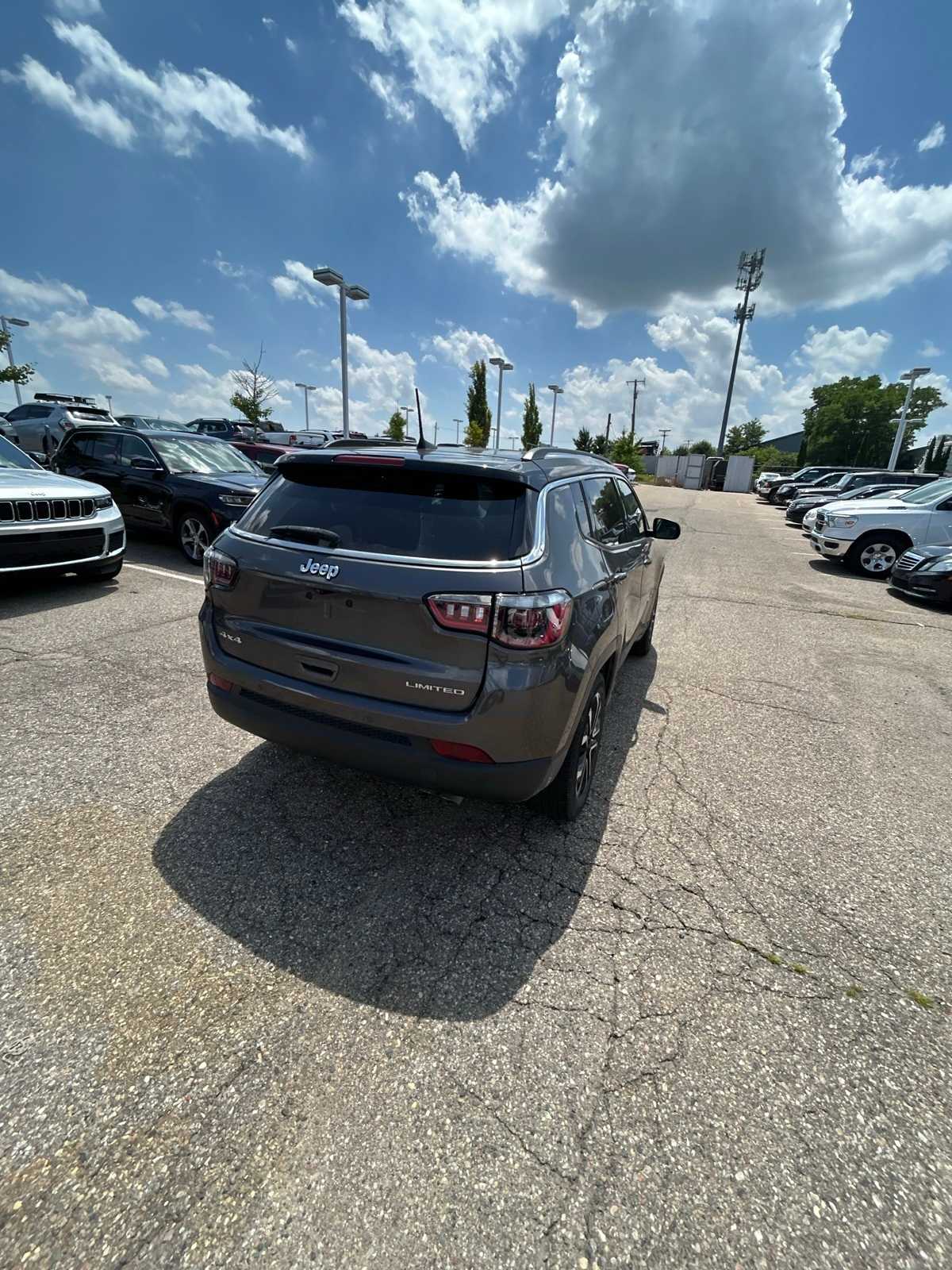 Thumbnail: 2022 Jeep Compass - 21