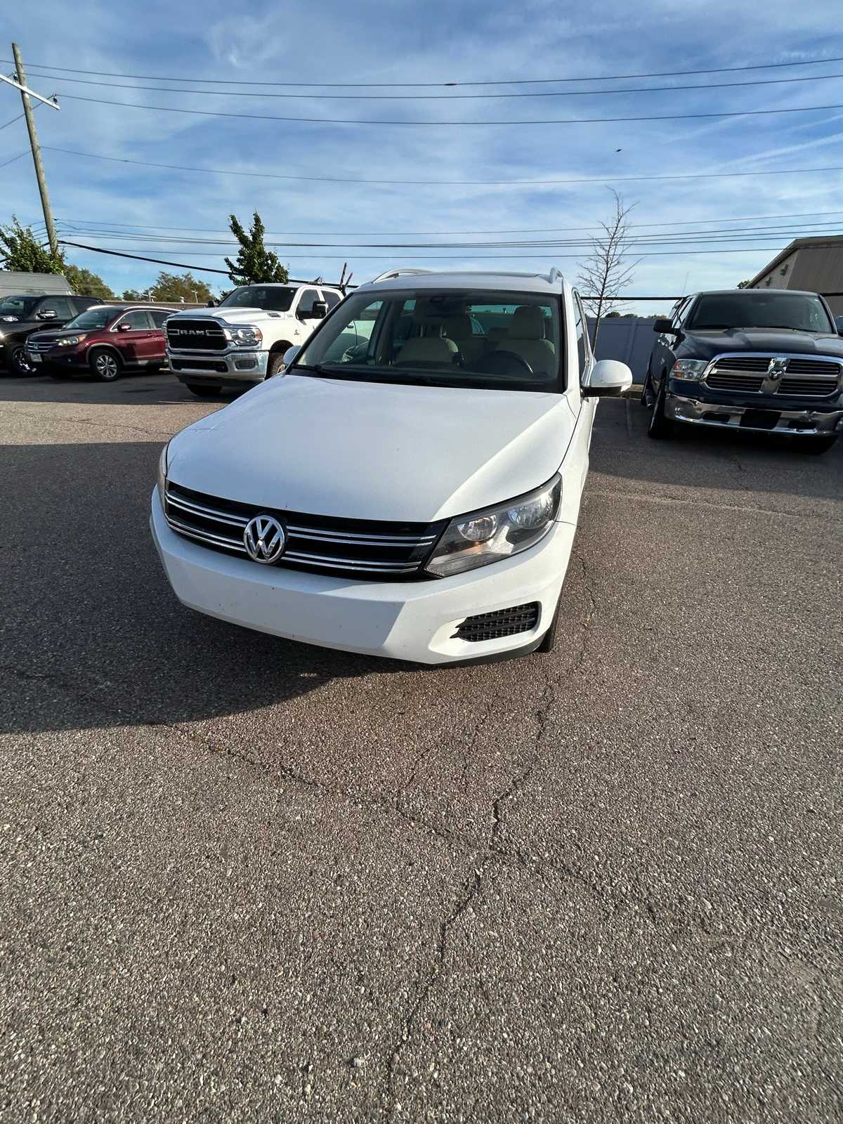 2017 Volkswagen Tiguan Wolfsburg Edition photo 4