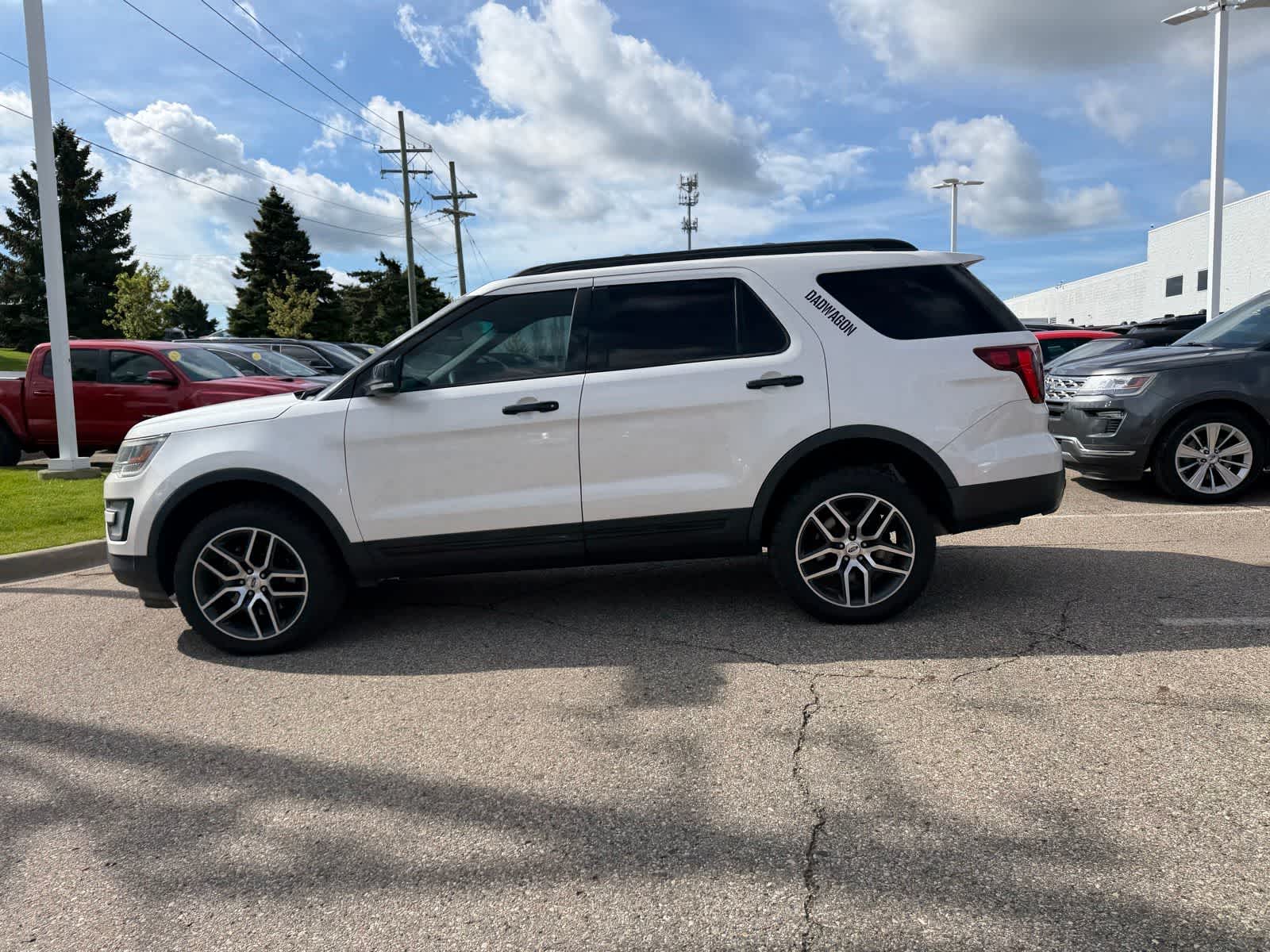Thumbnail: 2016 Ford Explorer - 30