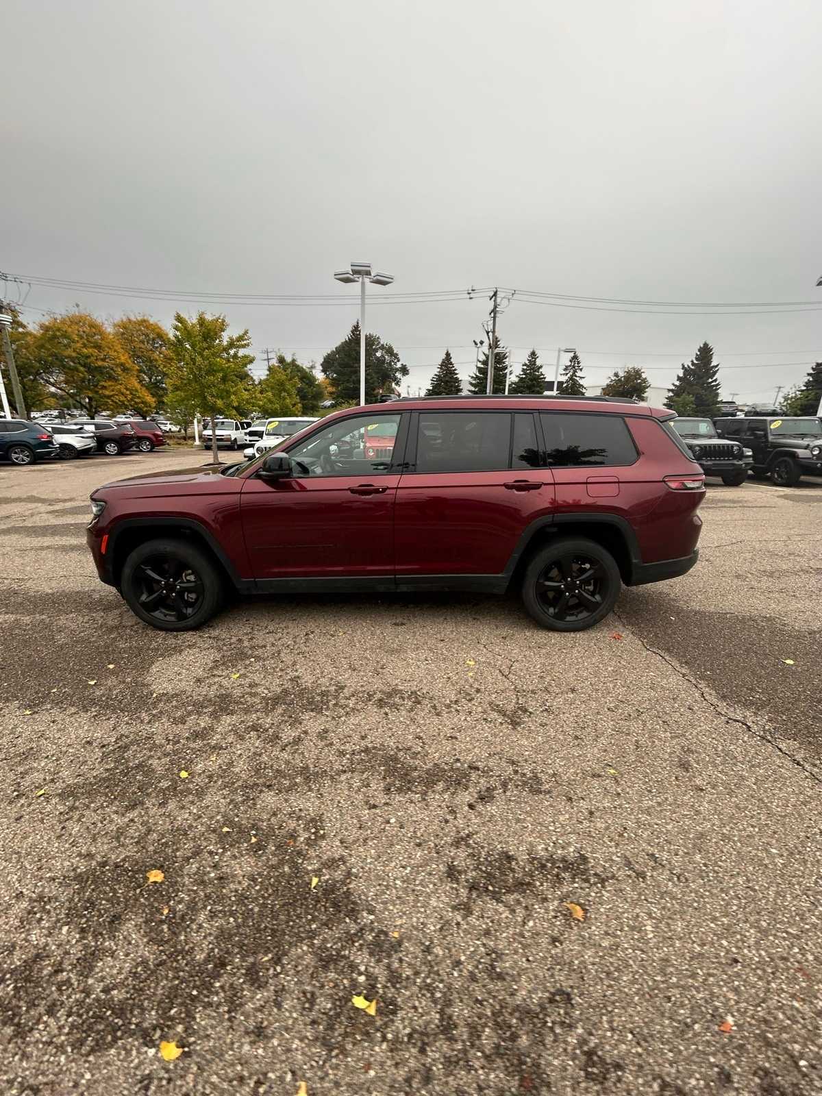 Thumbnail: 2023 Jeep Grand Cherokee L - 25