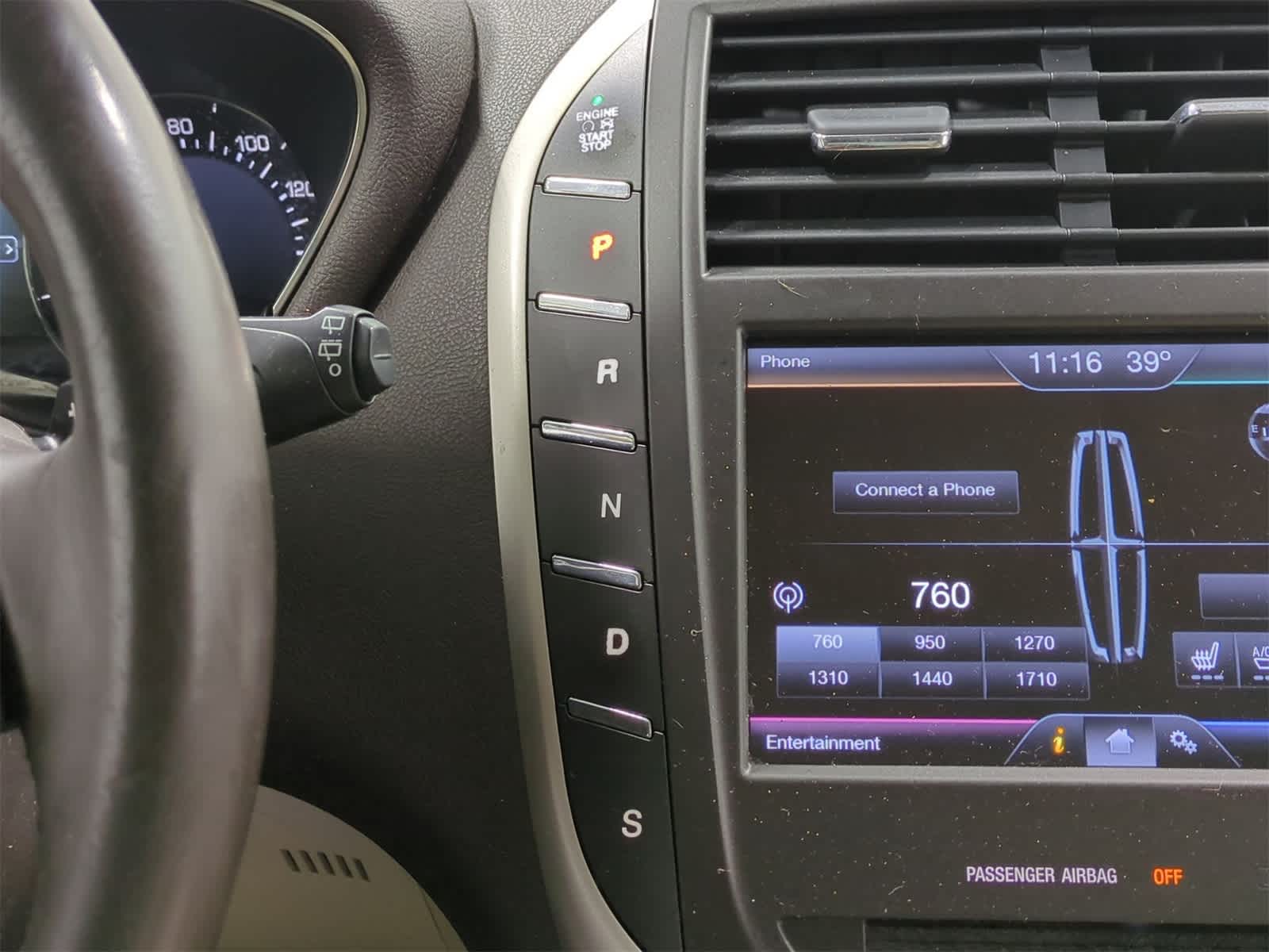 Thumbnail: 2015 Lincoln MKC - 32