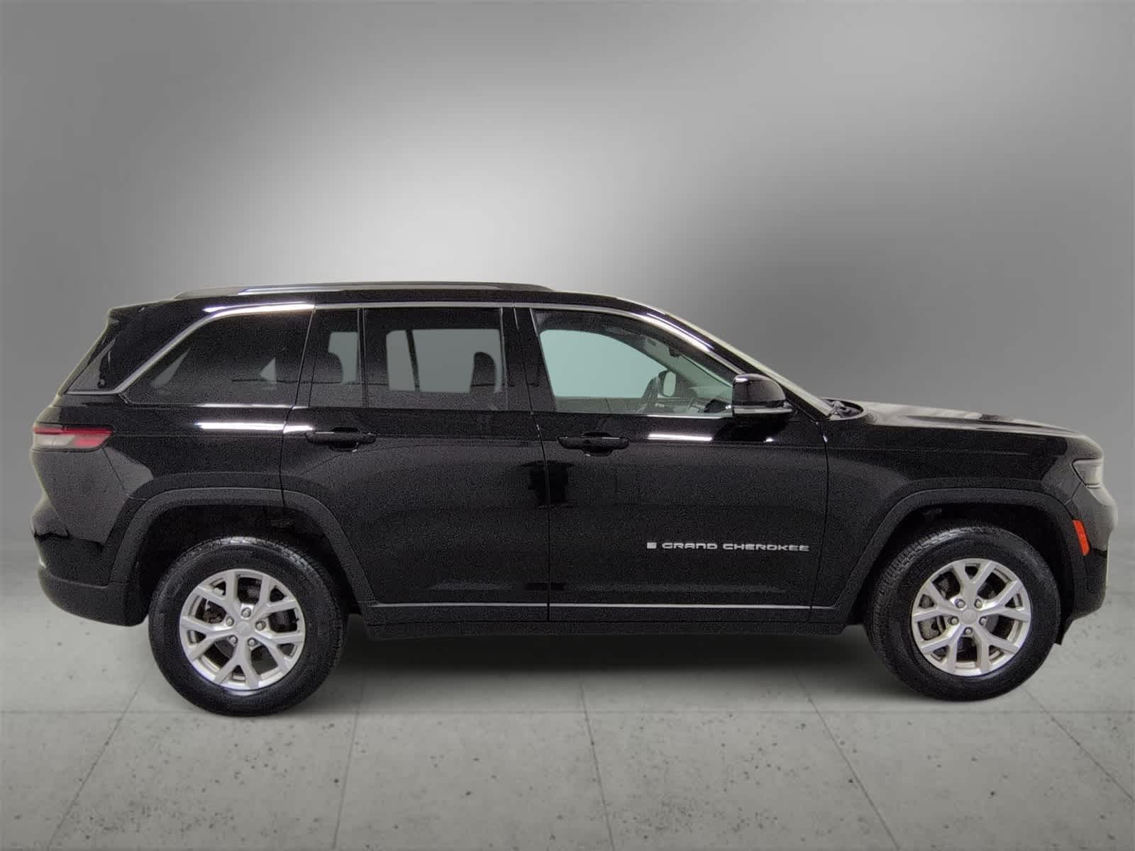 Thumbnail: 2023 Jeep Grand Cherokee - 9