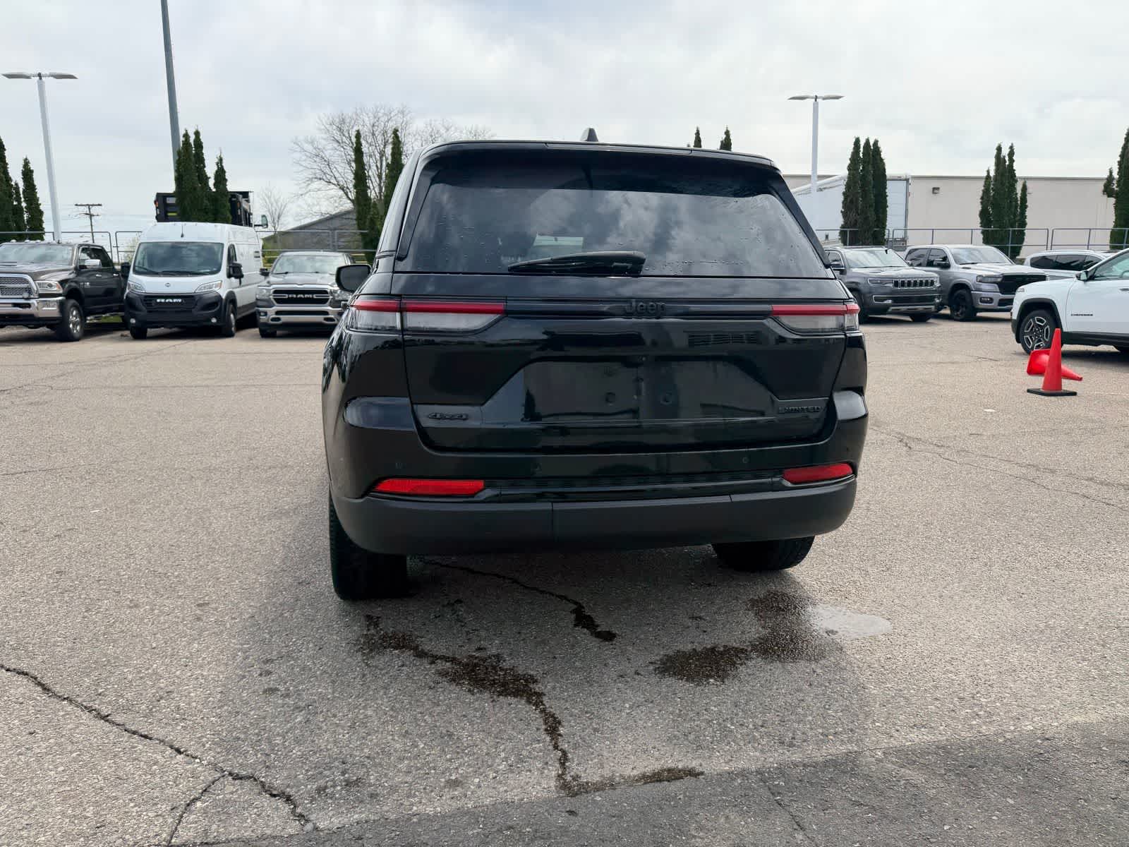Thumbnail: 2023 Jeep Grand Cherokee - 22