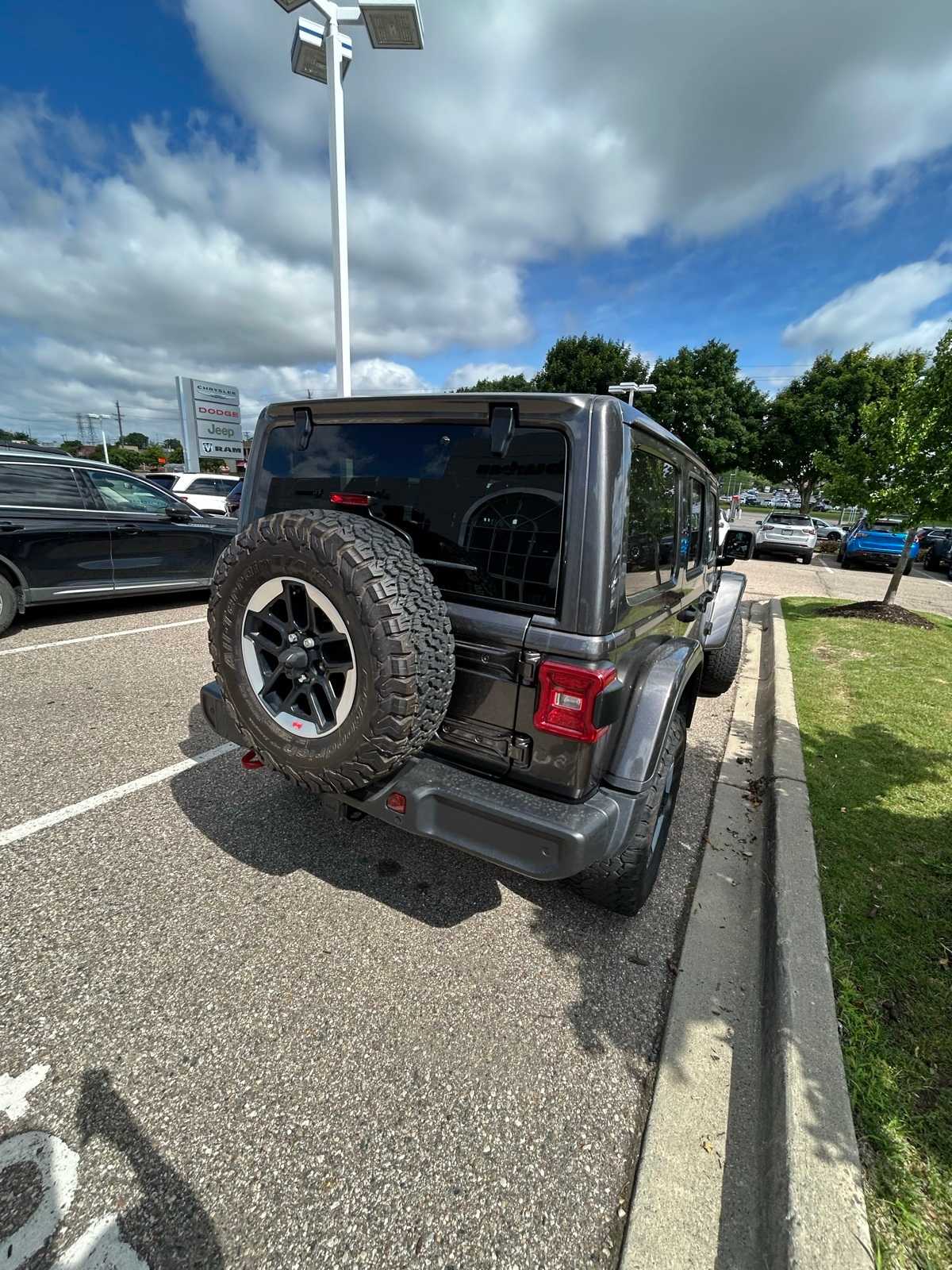 Thumbnail: 2021 Jeep Wrangler - 17