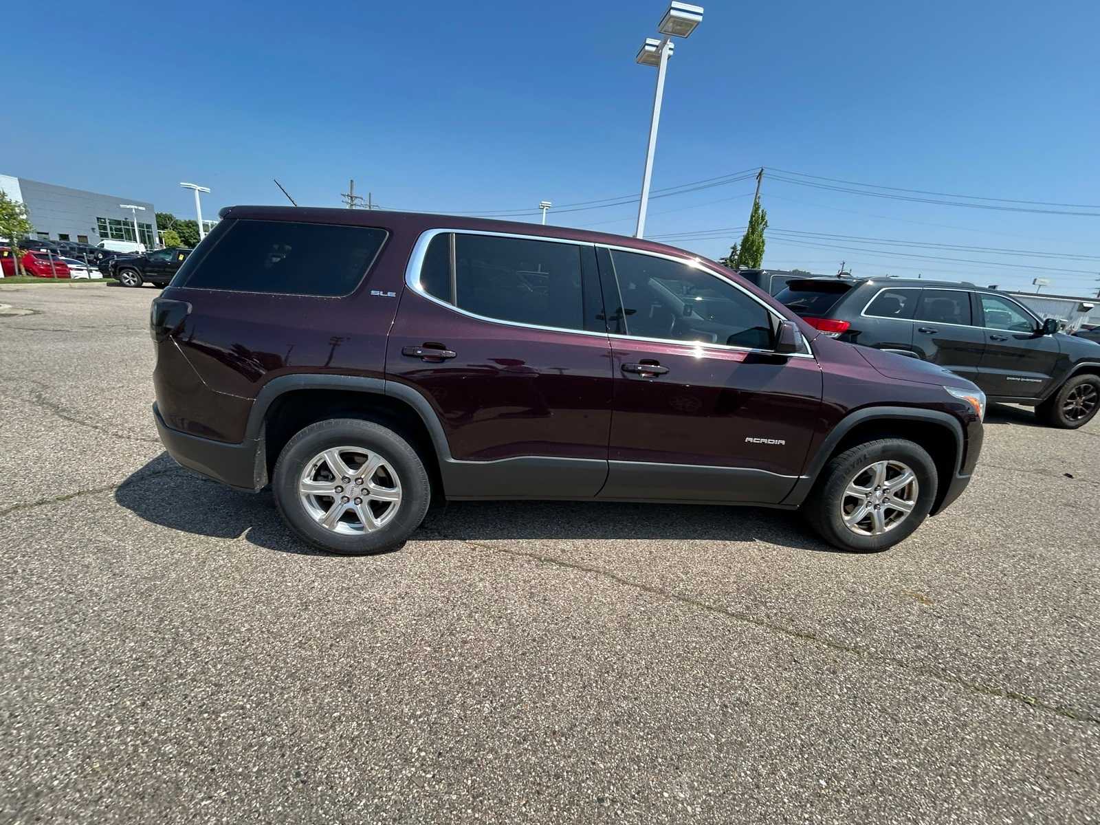 2017 GMC Acadia SLE 11
