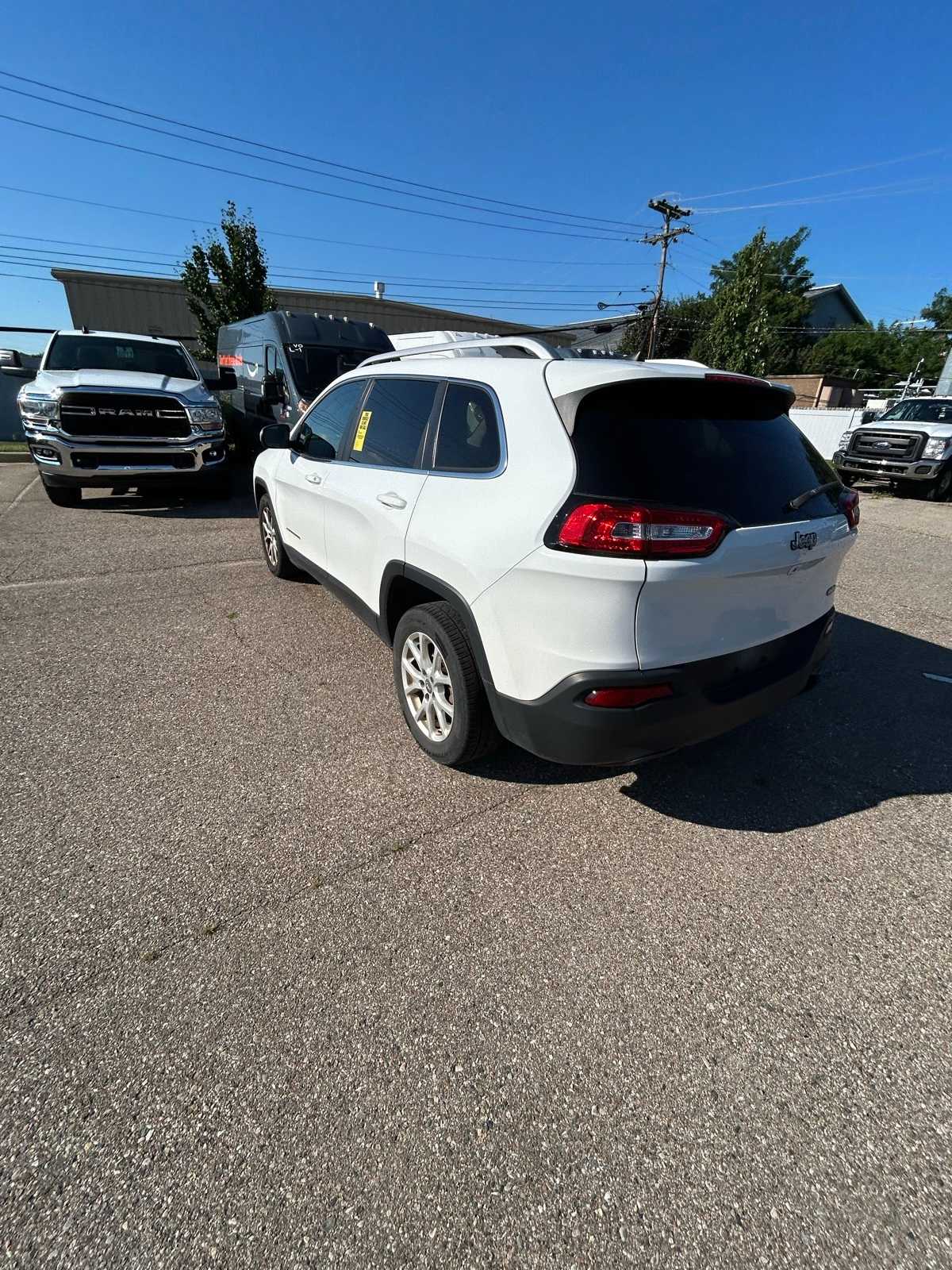 Thumbnail: 2016 Jeep Cherokee - 24